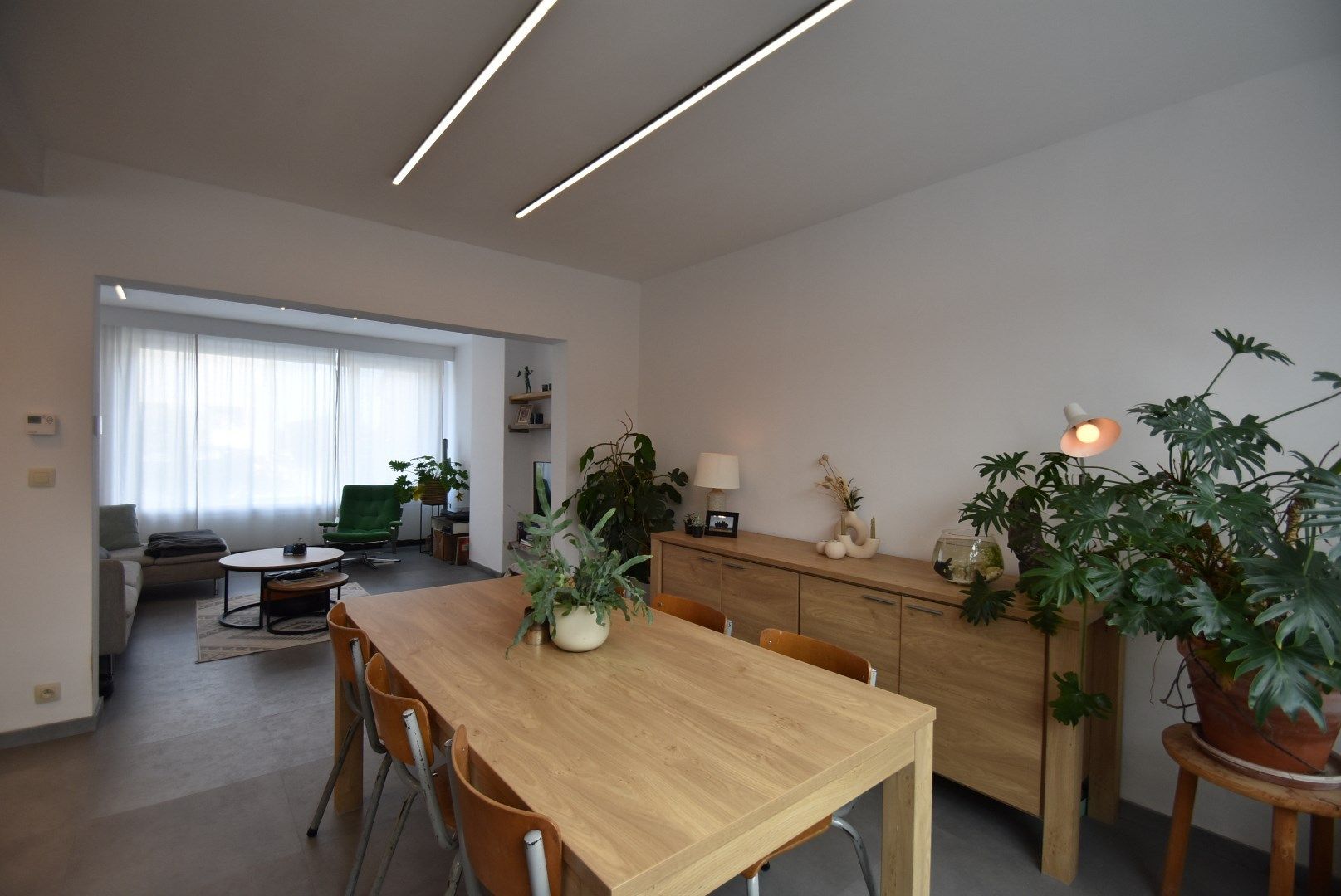 * * WACHTLIJST VOLZET * * Zeer grondig en geslaagd gerenoveerde woning met terras en dubbele autostandplaats foto 2