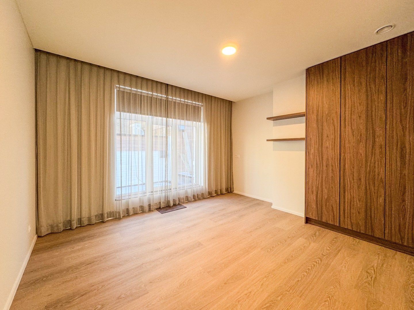 Ruim appartement met 2 slaapkamers en terras in het centrum. foto 13