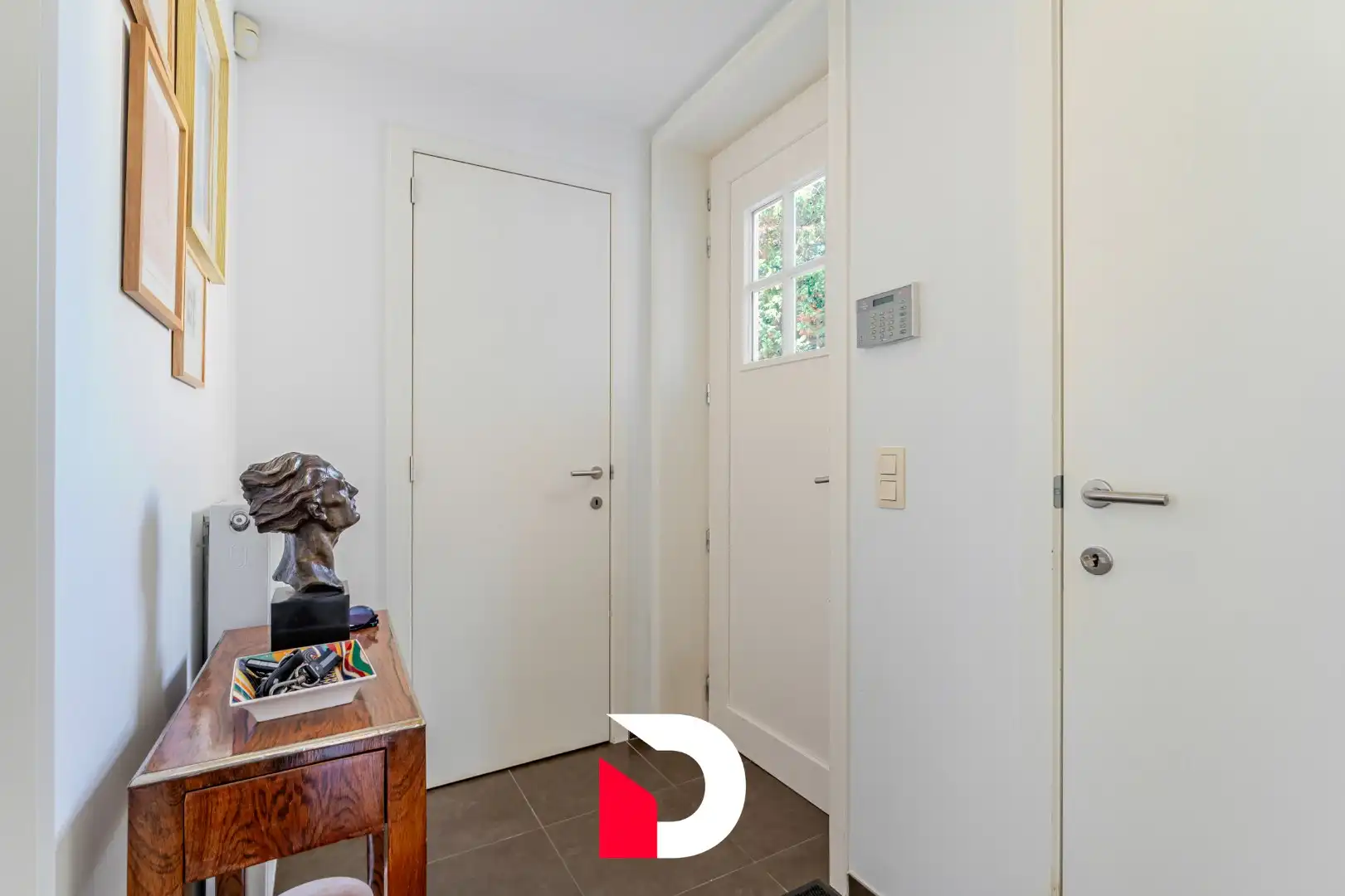 Charmante halfopen en instapklare woning in centrum Moerkerke foto 3