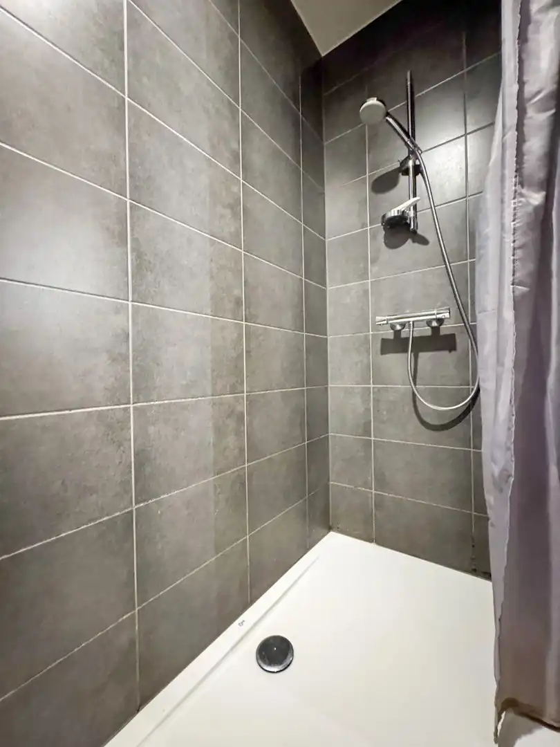Mooi onderhouden en energiezuinig appartement in centrum Knesselare foto 14