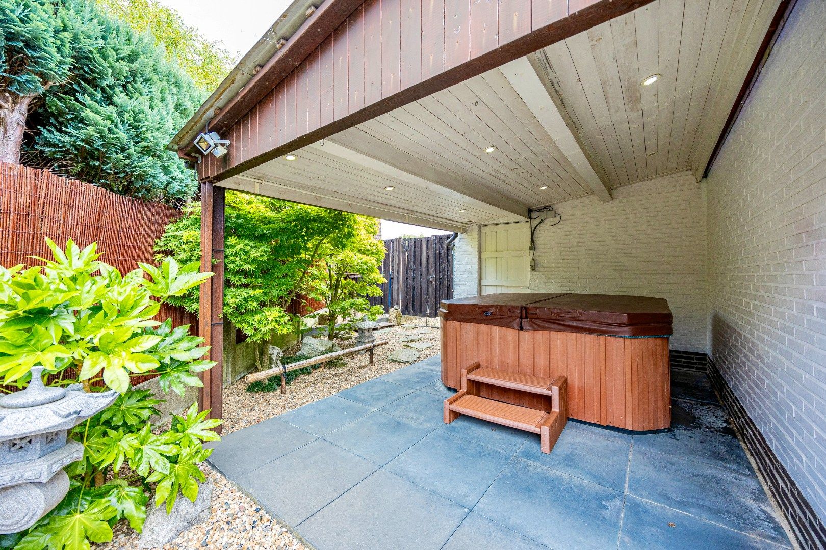 Ruime bungalow te koop met 2 slpk, garage en tuin foto 13