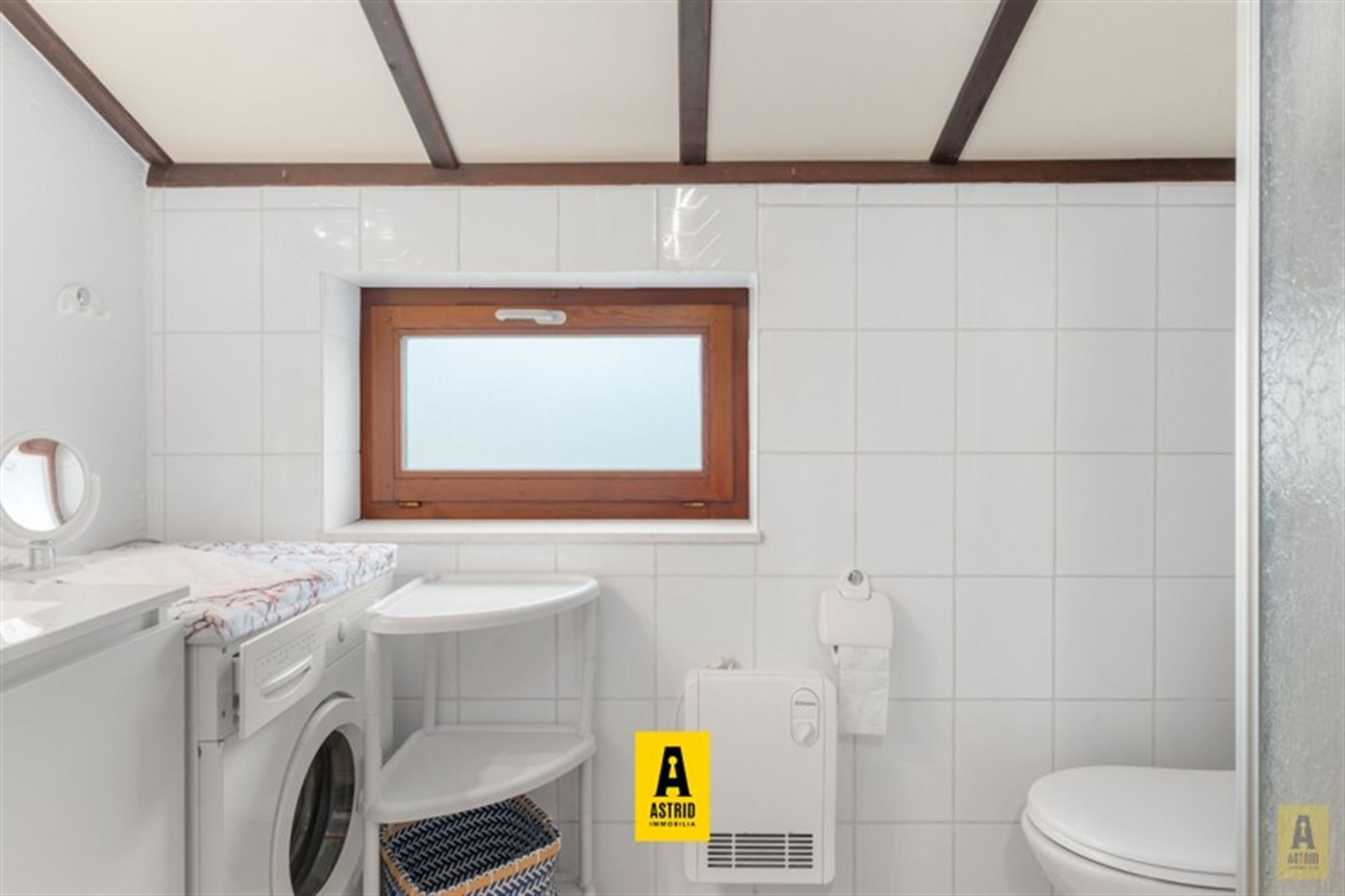 Instapklaar vakantiehuisje (3 slpks) met parkeerplaats vlakbij zee! foto 16