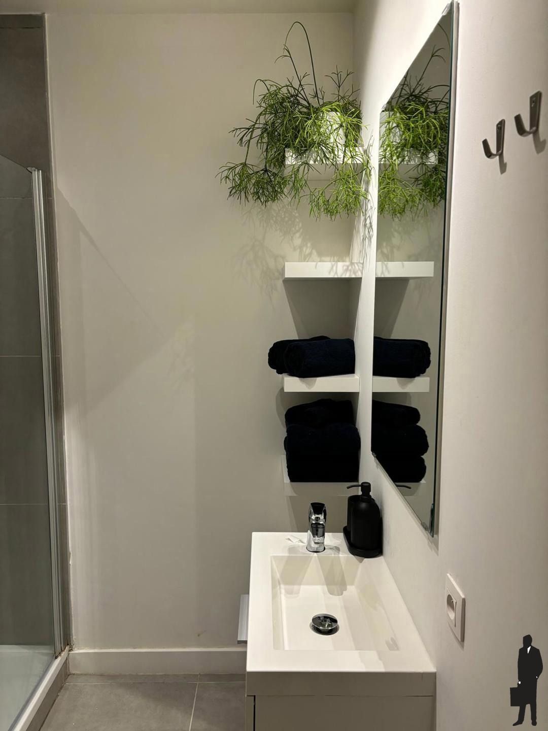 Bemeubeld of ongemeubeld appartement met ruim terras. foto 4