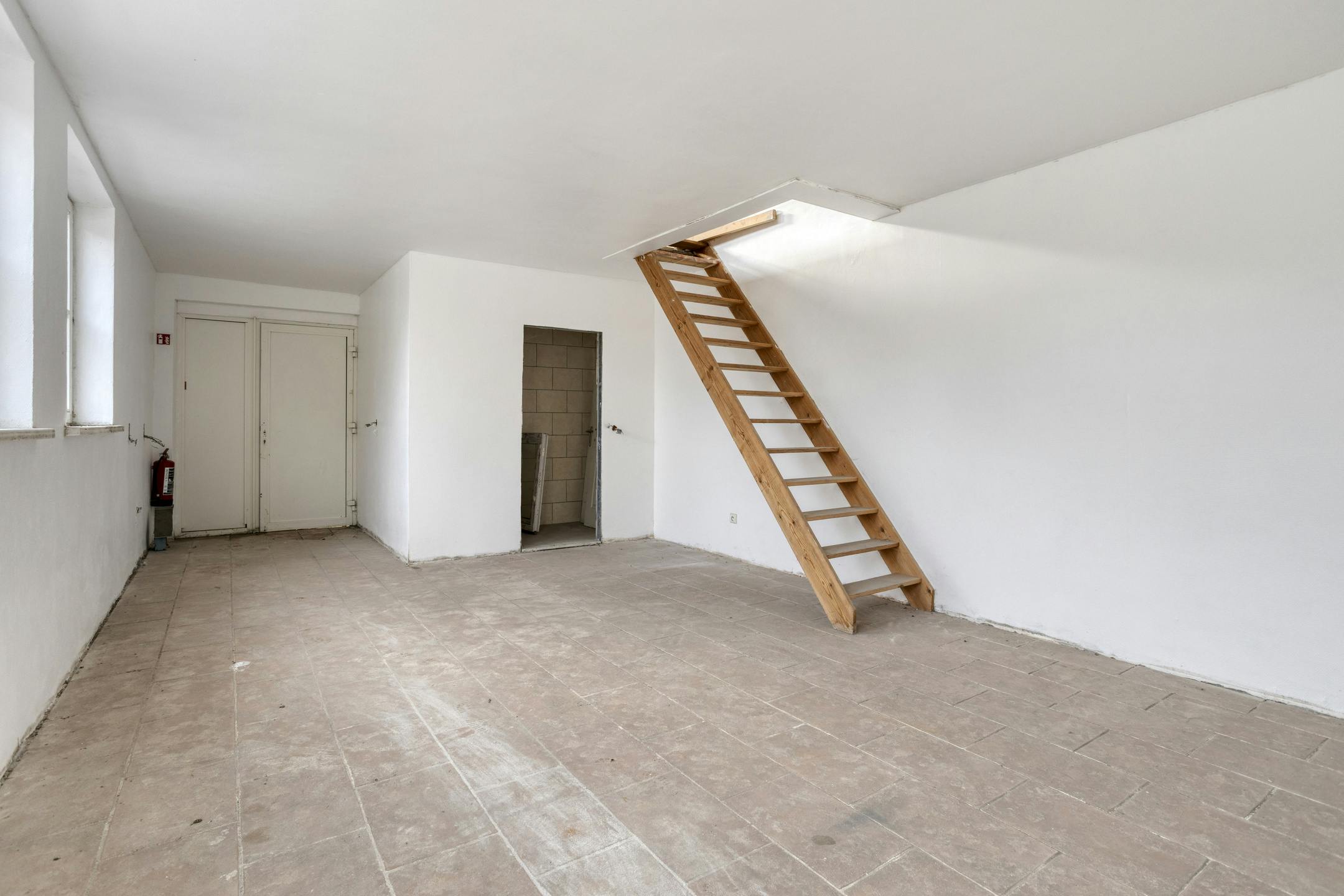 Handelspand met appartement en atelier te koop in Adegem foto 25