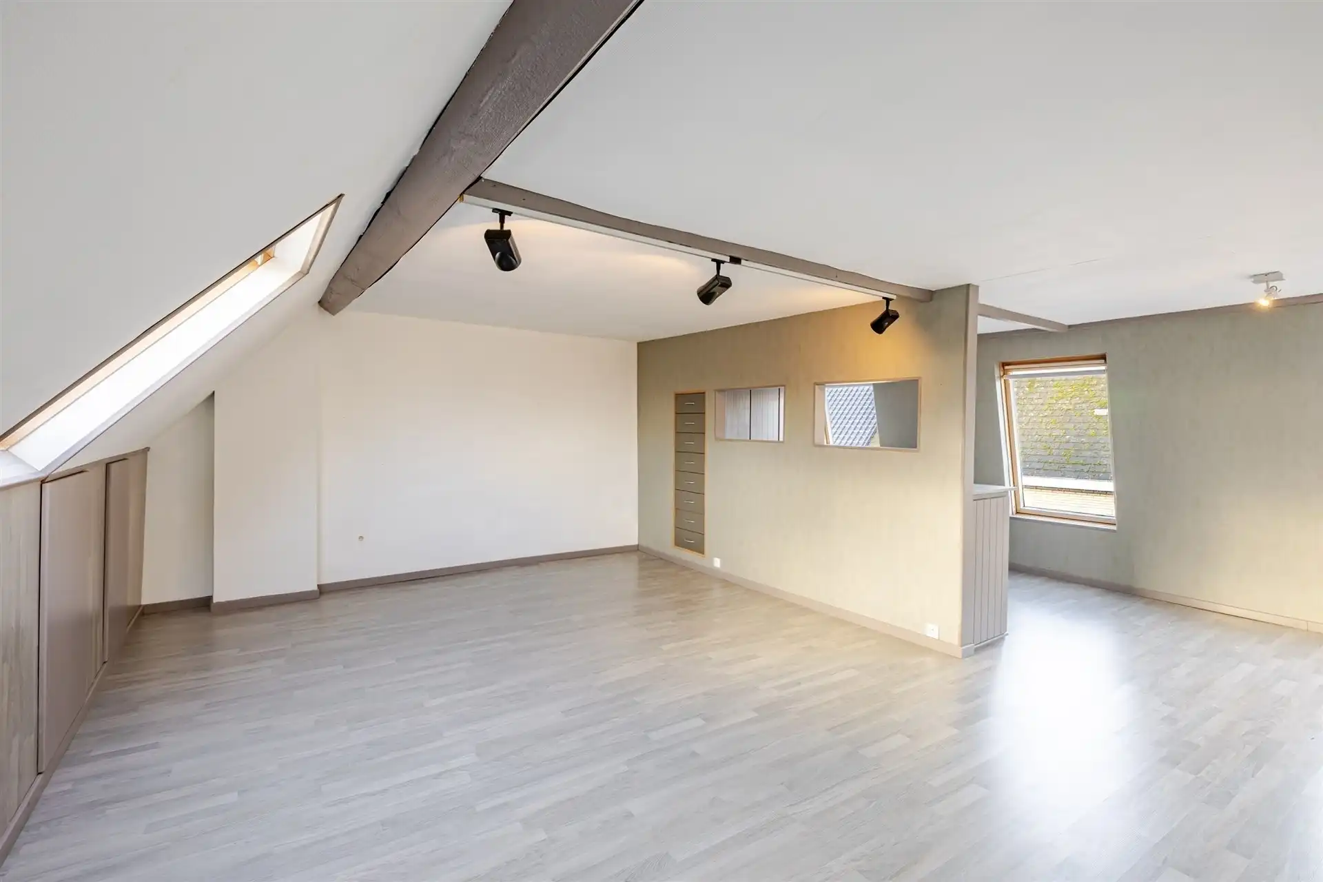 Gezellige rijwoning met uitzonderlijke grote tuin in hartje Schellebelle foto 21