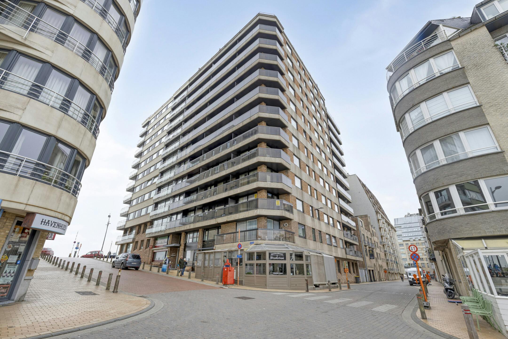 Gerenoveerd duplex appartement te koop in Blankenberge foto 14