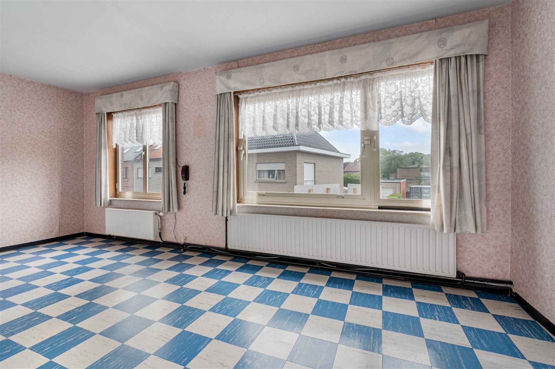 Goed onderhouden gezinswoning met 4 mogelijke slaapkamers op een perceel van 921m² foto 10