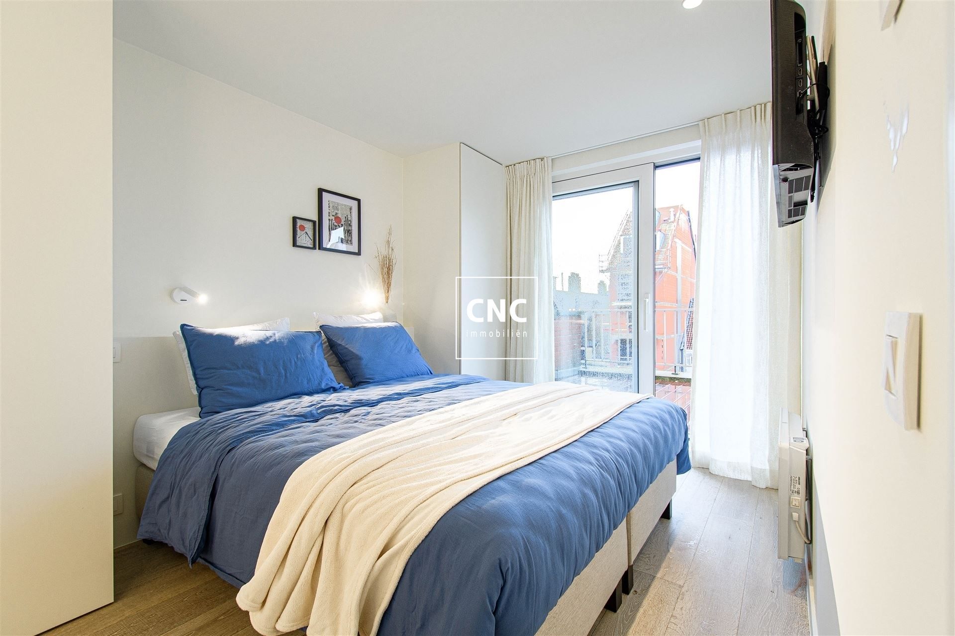 Gerenoveerde penthouse met grote terrassen nabij de zeedijk foto 14