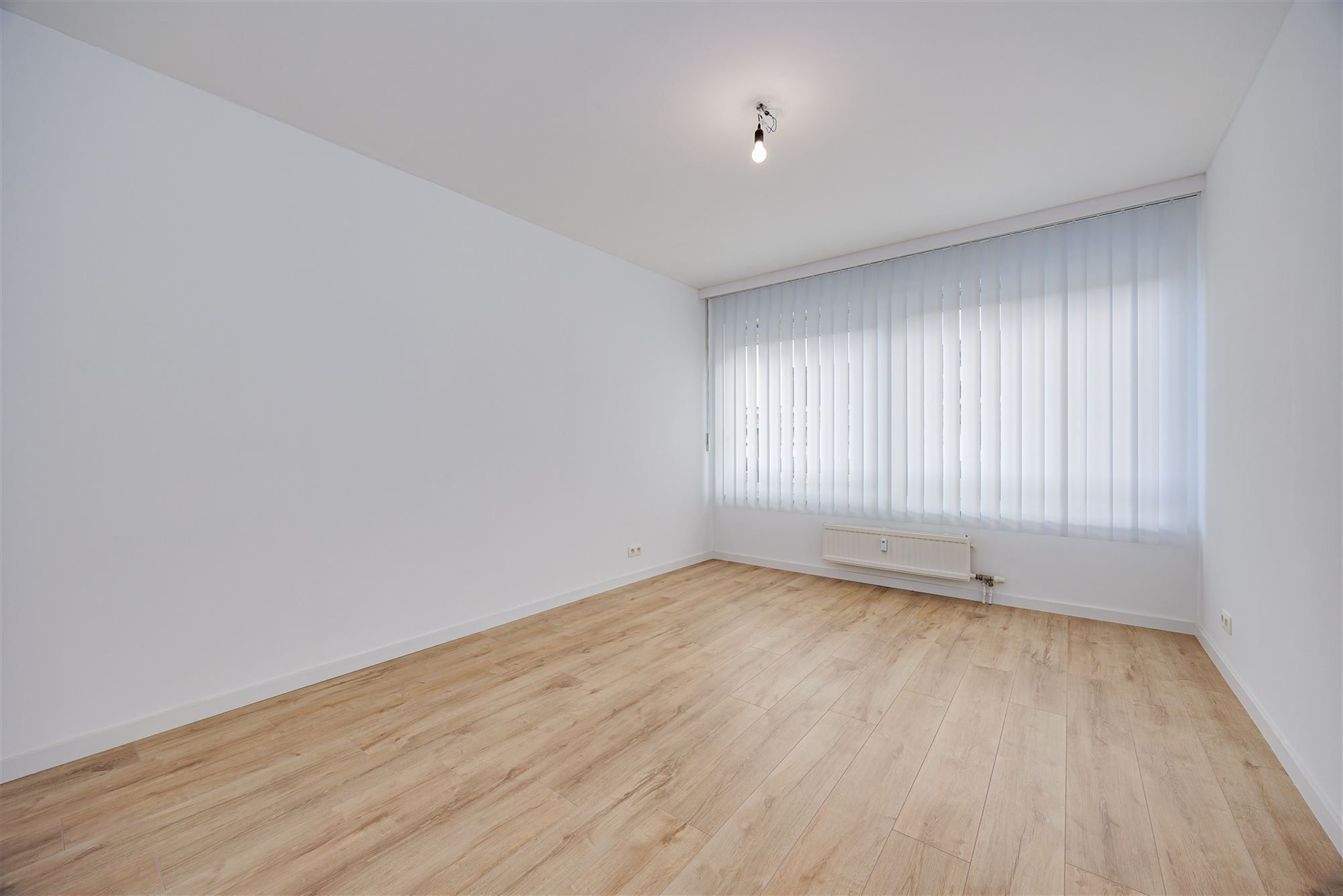 Gerenoveerd appartement met 2 slaapkamers en terras foto 11