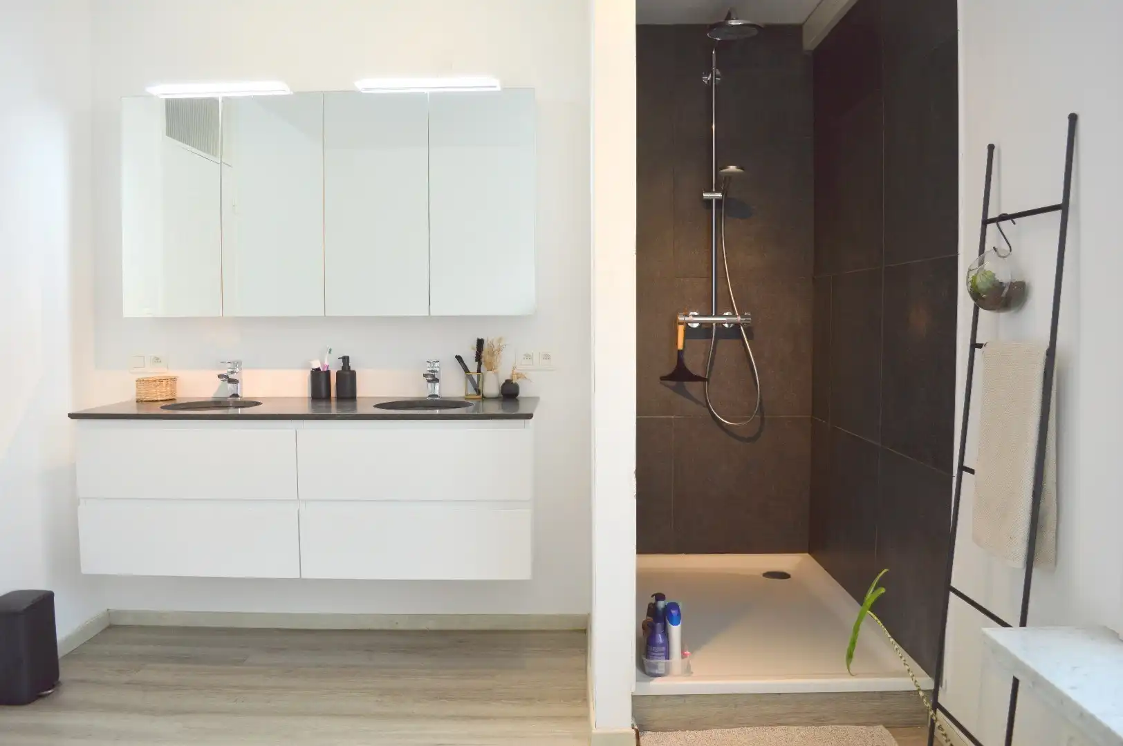 Vernieuwd 2 slaapkamer appartement in het centrum van Gullegem foto 5