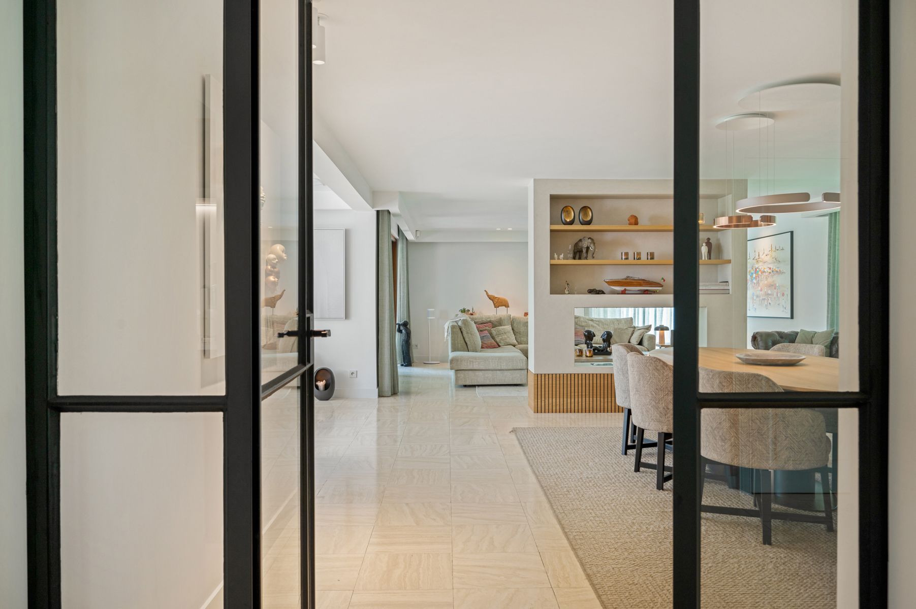 Residentiëel gelegen gelijkvloerse villa op ca. 3.008 m². foto 20