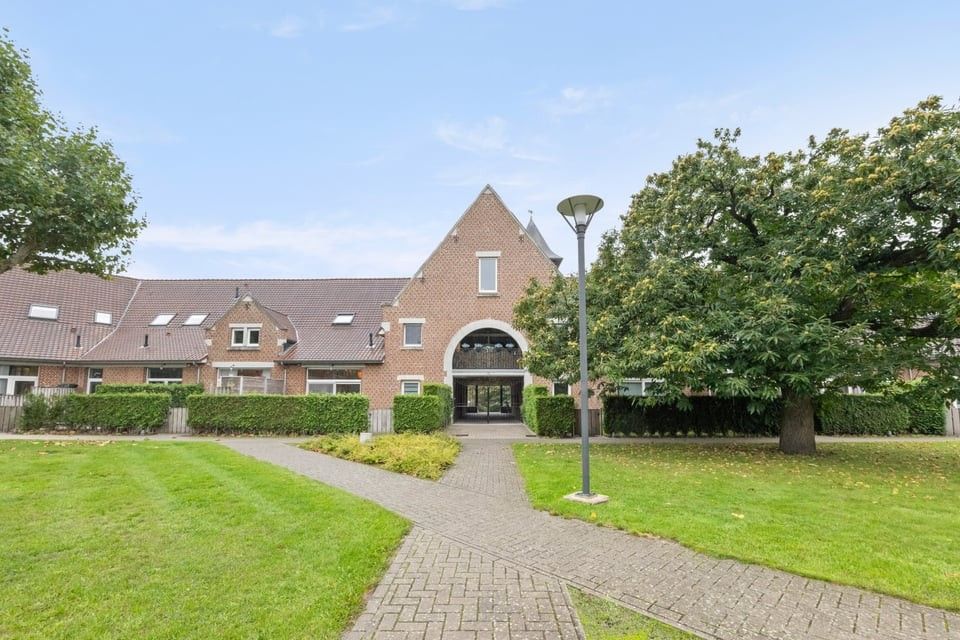 RUIM EN INSTAPKLAAR APPARTEMENT MET 3 SLKS EN EEN PARKEERPLAATS IN GENK foto 30