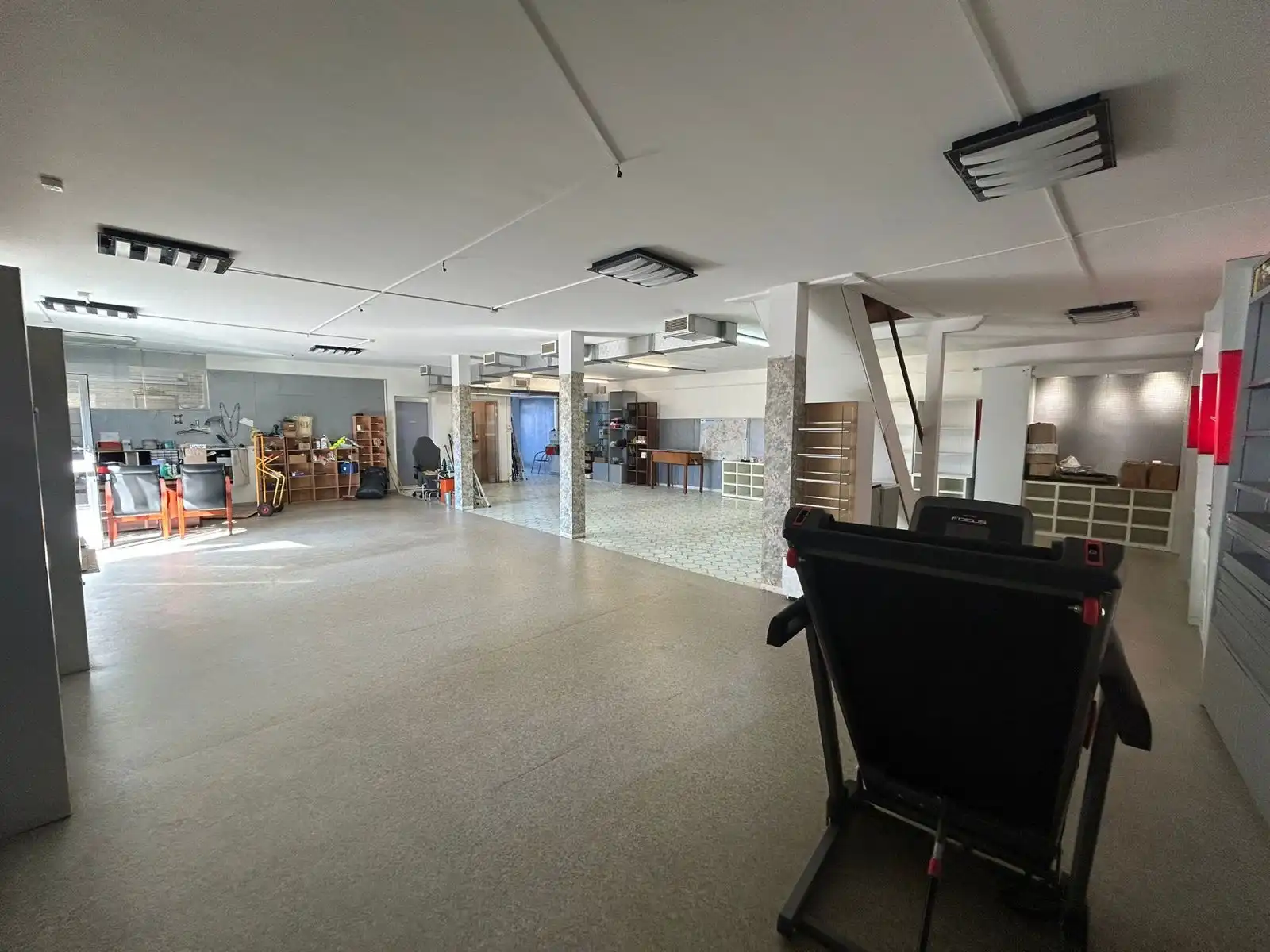 Praktisch magazijn op een uitstekend bereikbare locatie foto 8