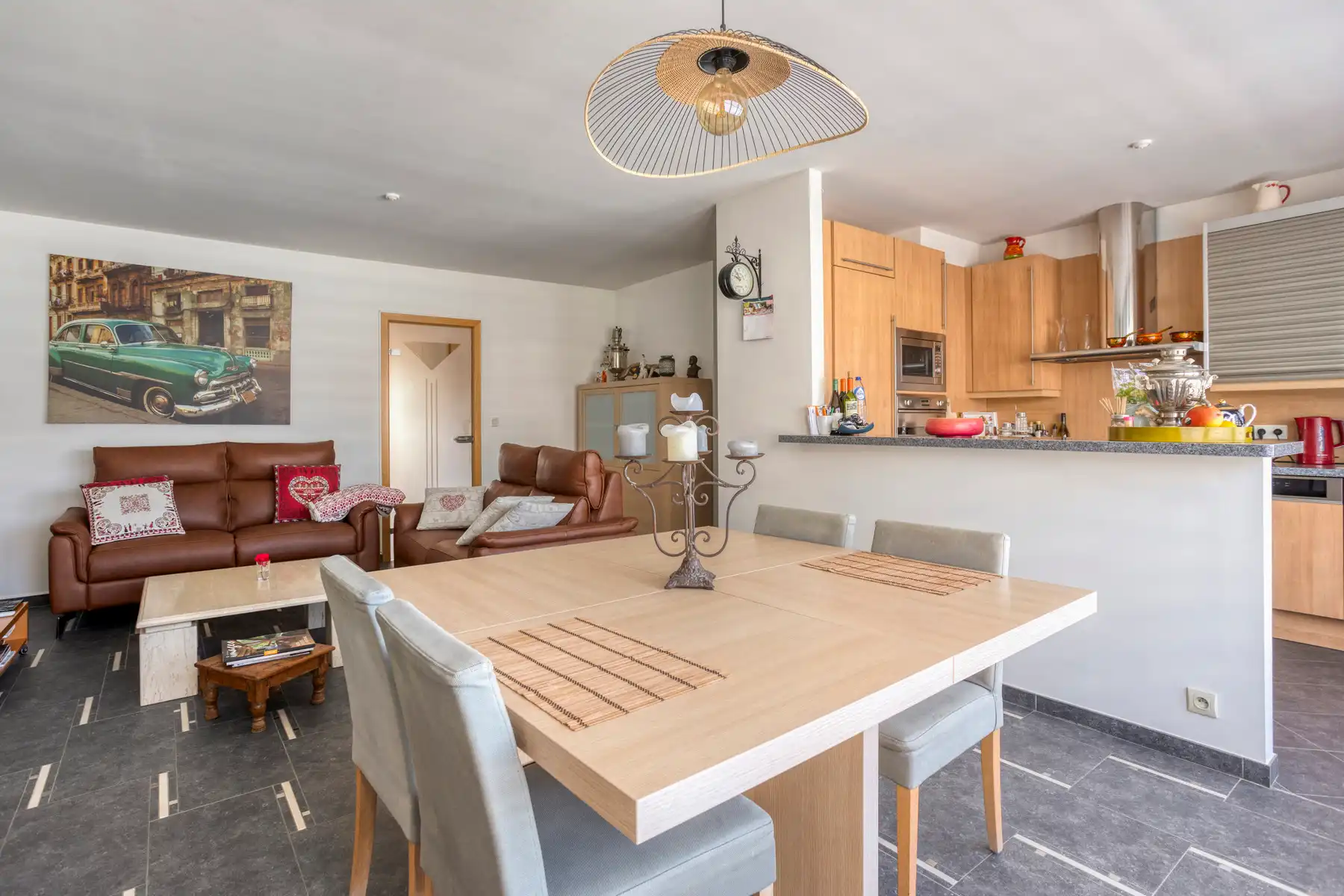 Instapklaar 3-slaapkamerappartement met ruim terras foto 2