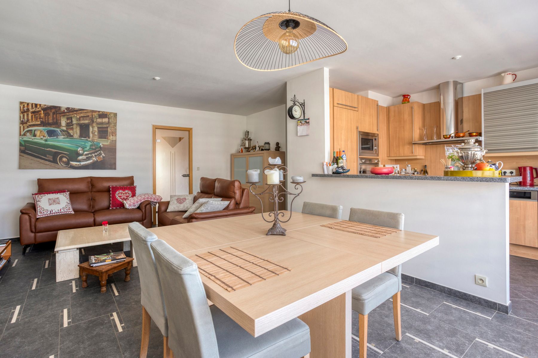 Instapklaar 3-slaapkamerappartement met ruim terras foto 2