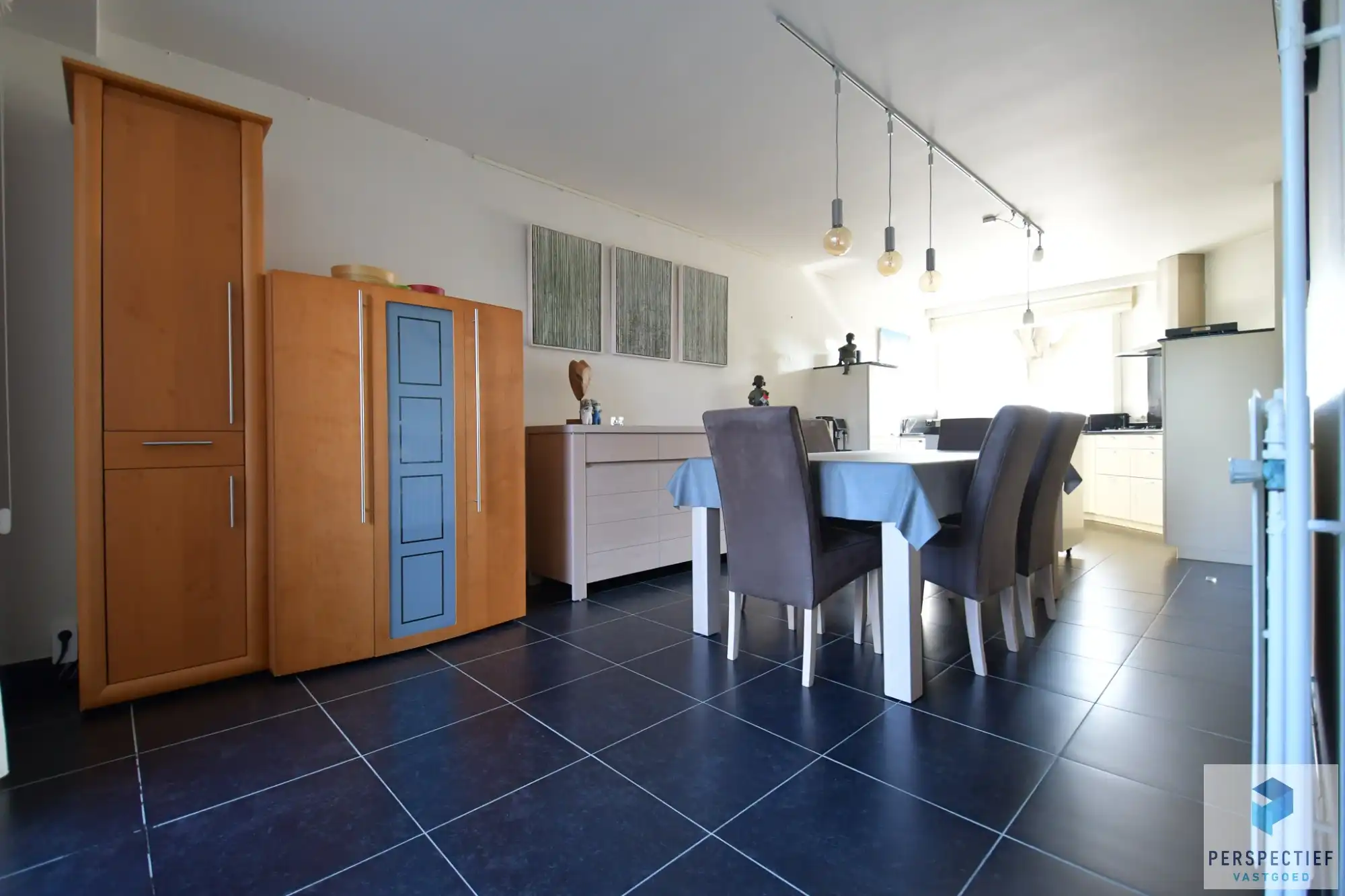 Ruime goed onderhouden woning met 3 slpk en tuin foto 8