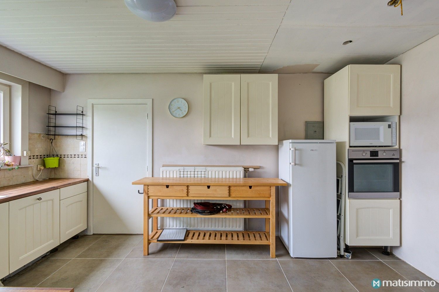 VRIJSTAANDE, GELIJKVLOERSE GEZINSWONING MET 3 SLAAPKAMERS EN INPANDIGE GARAGE TE HOUTHALEN foto 6