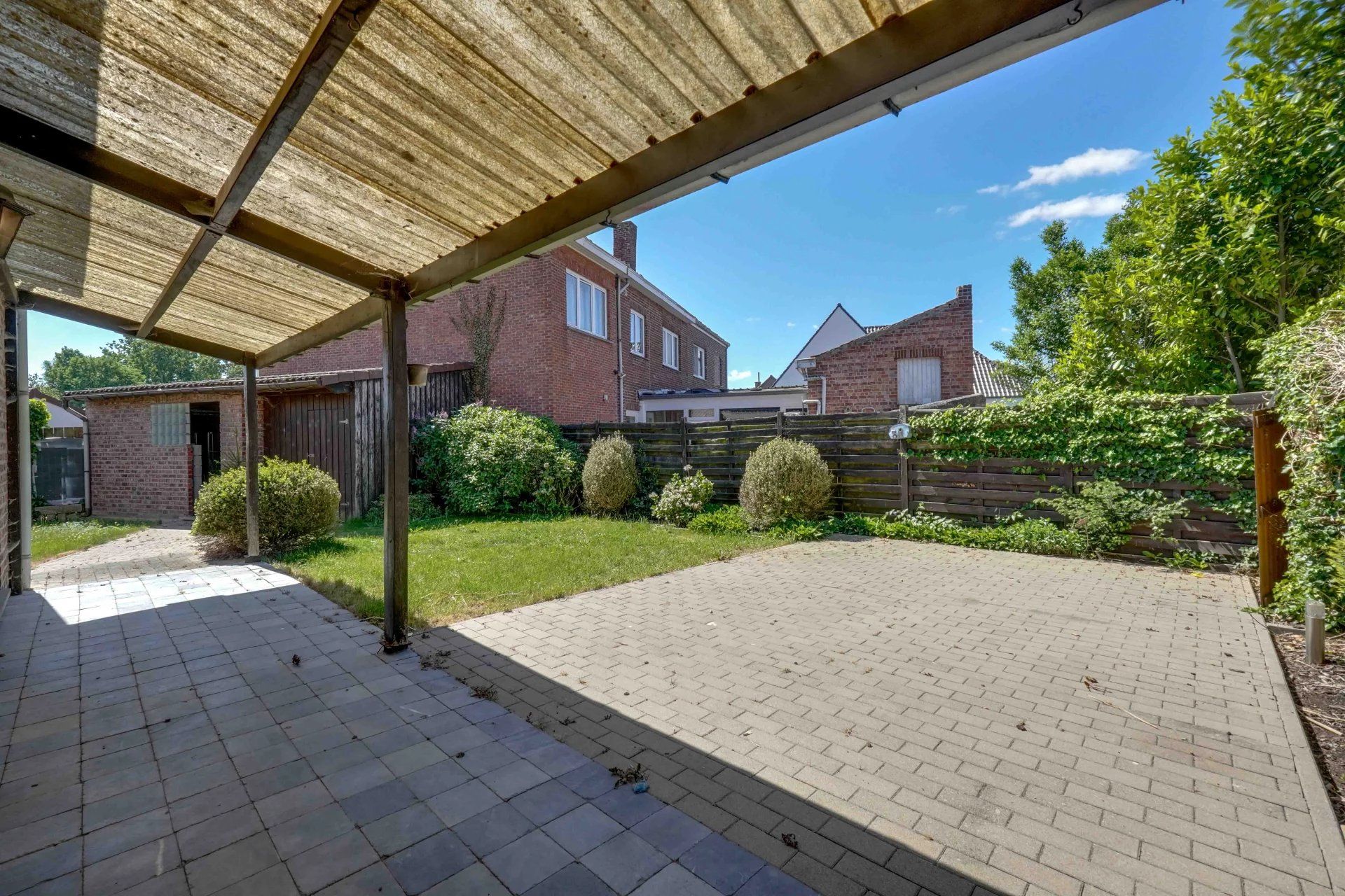 Ruime woning in rustige buurt foto 19