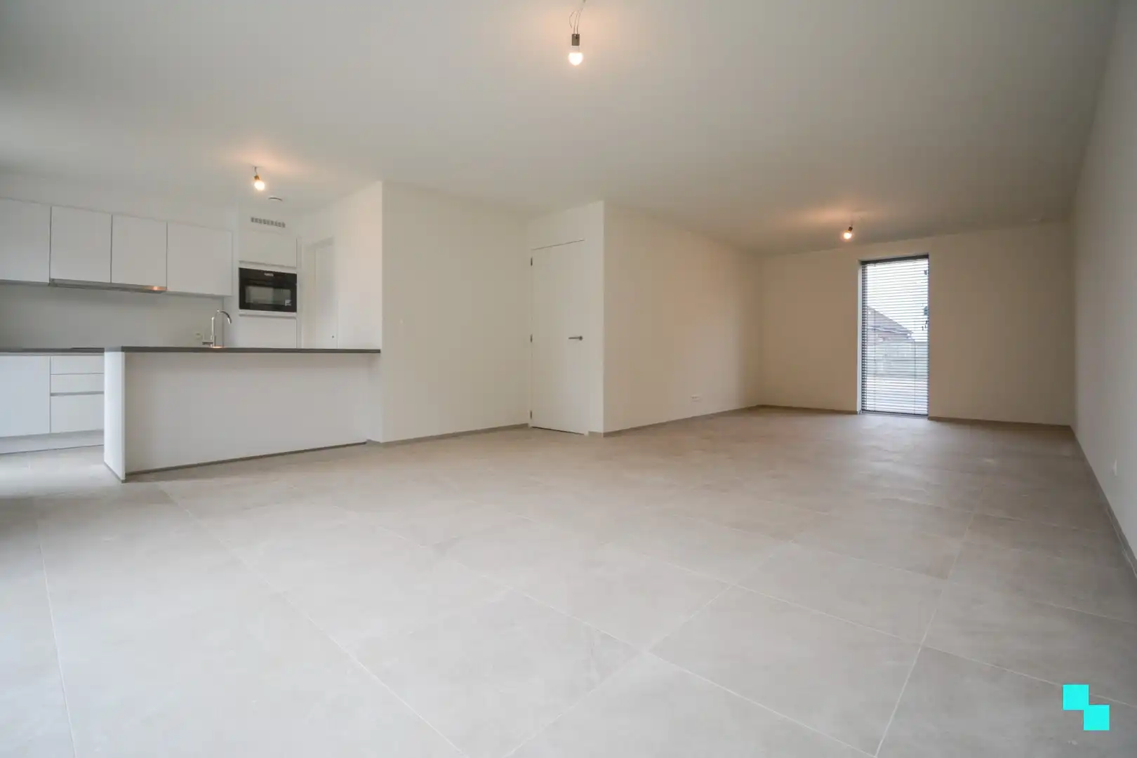 Volledig afgewerkte nieuwbouwwoning met carport te Sleihage foto 3