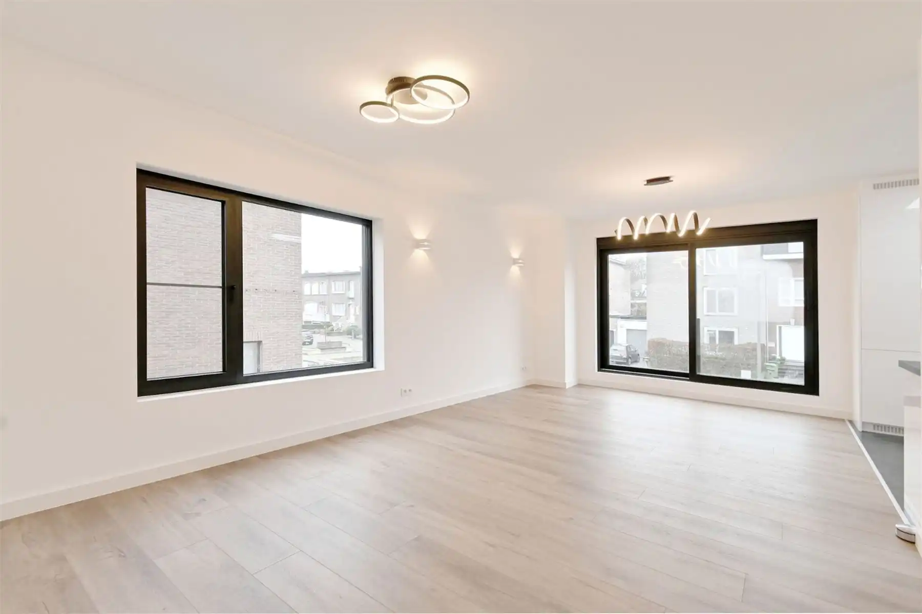 Gerenoveerd BEN-appartement te Berchem! foto 6