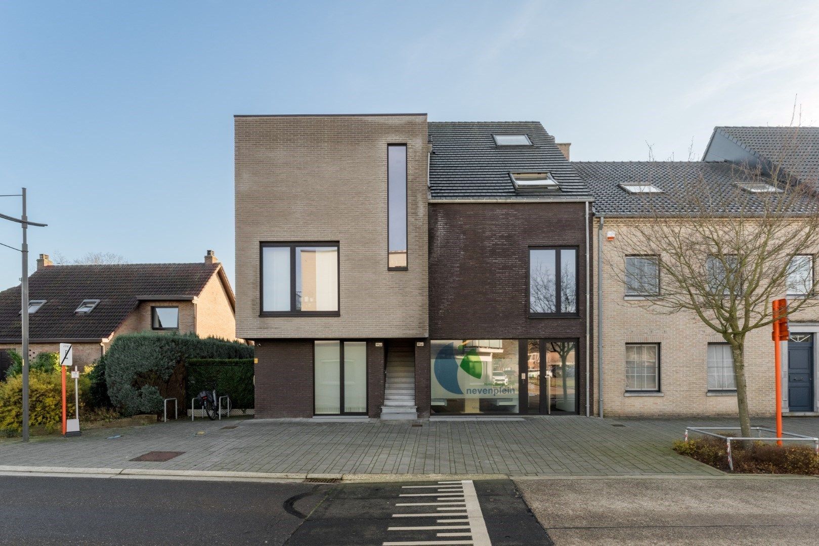 Instapklaar energie-zuinig triplex-appartement in het centrum van Kaulille foto {{pictureIndex}}