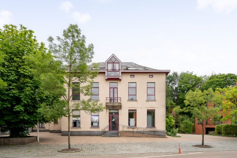 Handelszaak op uitstekende ligging in centrum Rumbeke foto 13