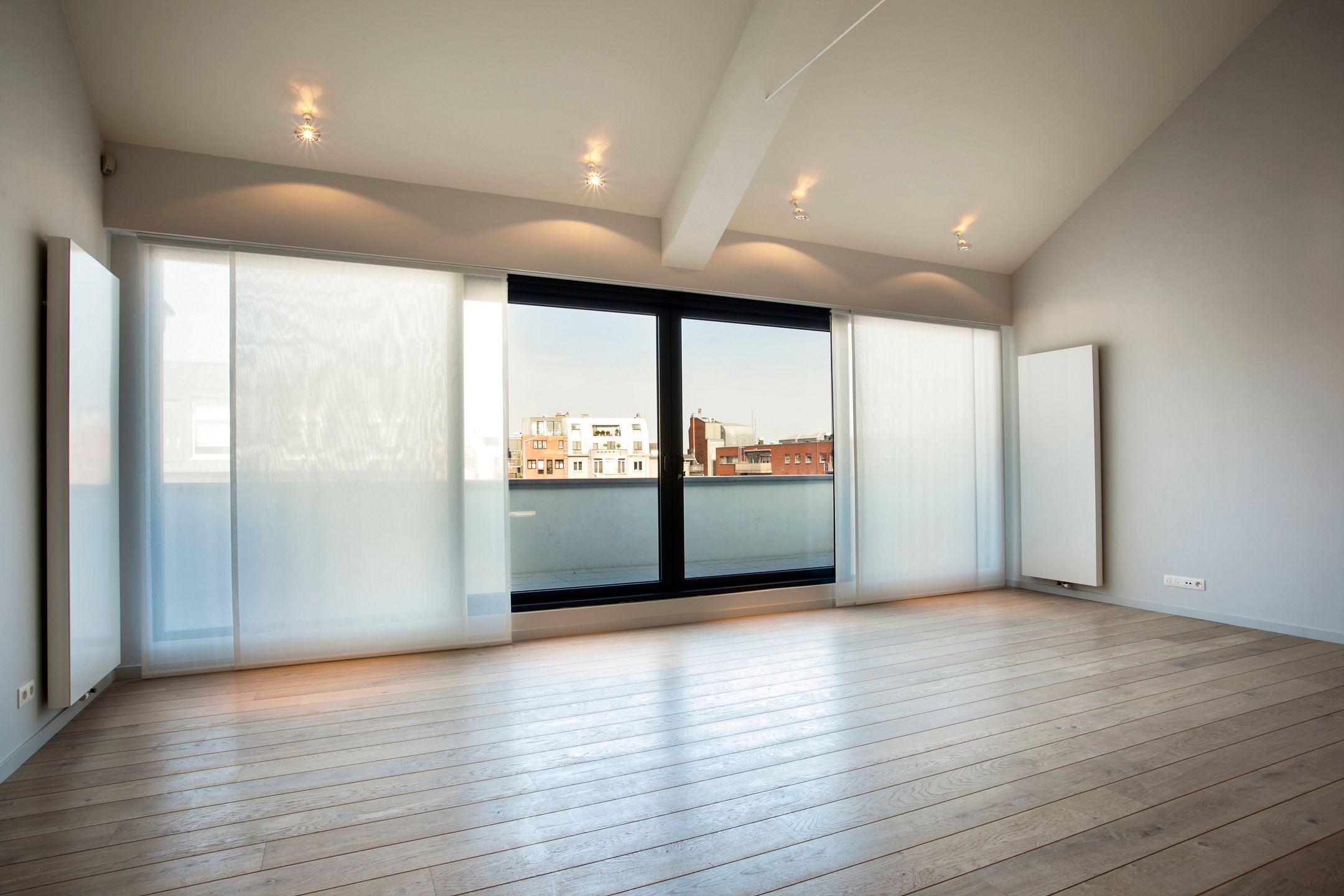 licht, strak en trendy design op het bruisende Zuid foto {{pictureIndex}}