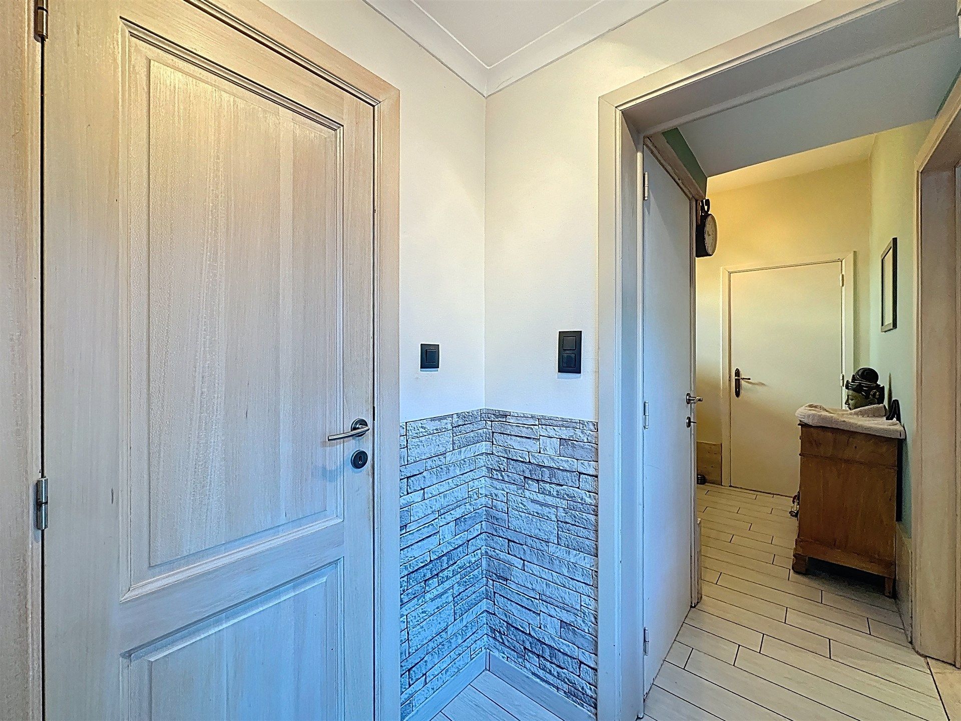 Half open bebouwing met 5 slaapkamers, garage en zicht op groen. foto 9