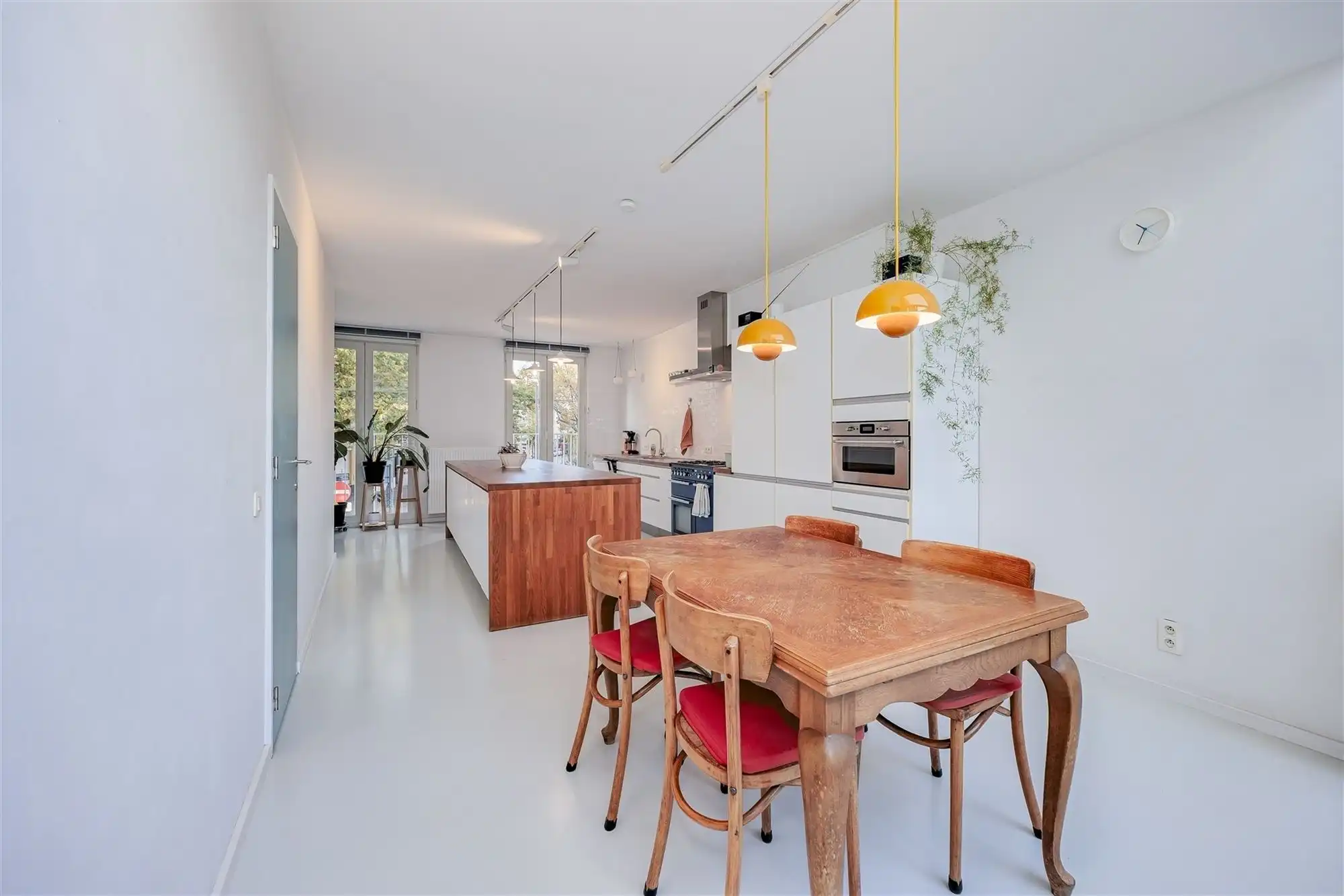 Prachtige woning met 3 slk en groot terras aan levendig plein foto 6