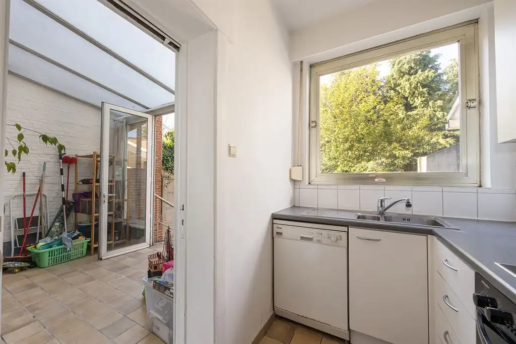Op te frissen gezinswoning met tuin in Groenenhoek foto 6