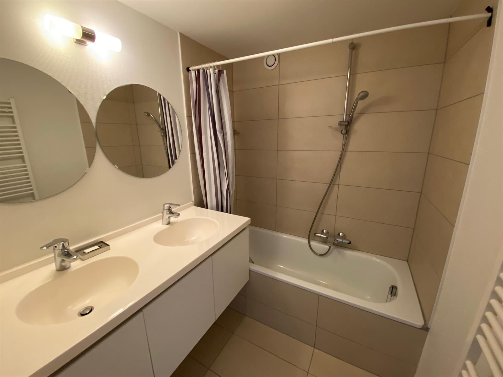 Ongemeubeld 3 slaapkamer (Valduchesse) foto 9