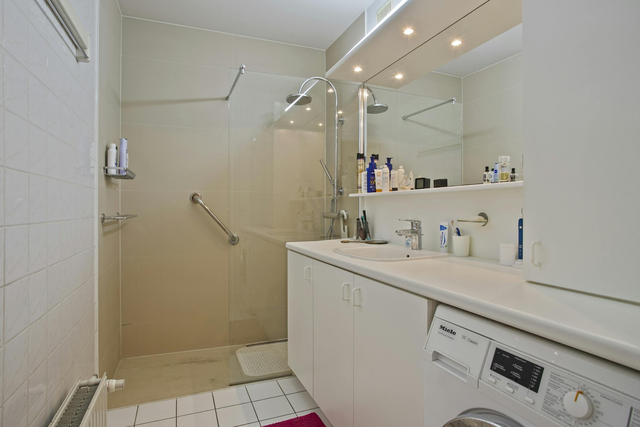 Instapklaar appartement met 2 slaapkamers in Assebroek  foto 6