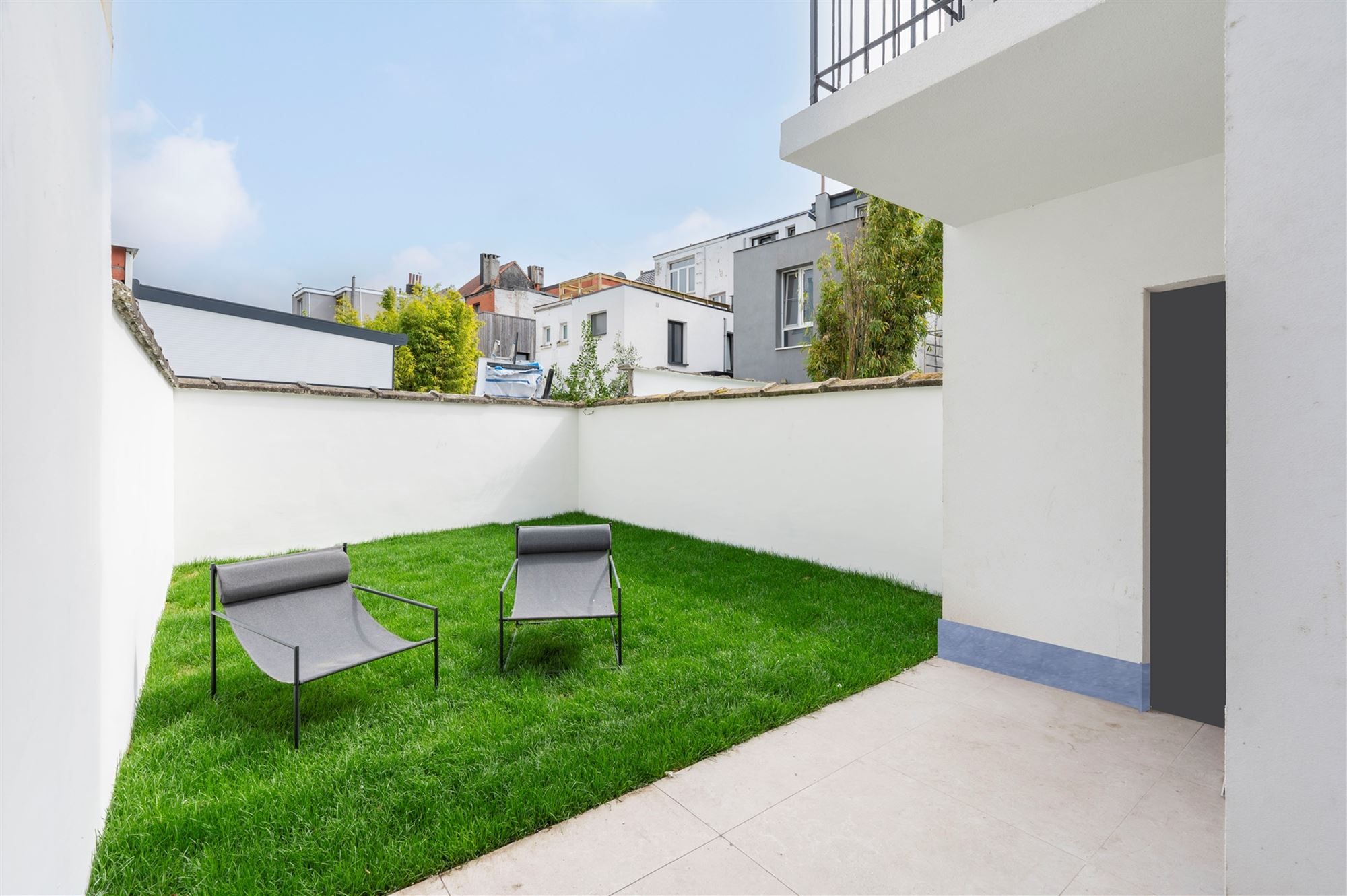 Ruime gerenoveerde woning met tuin foto 15