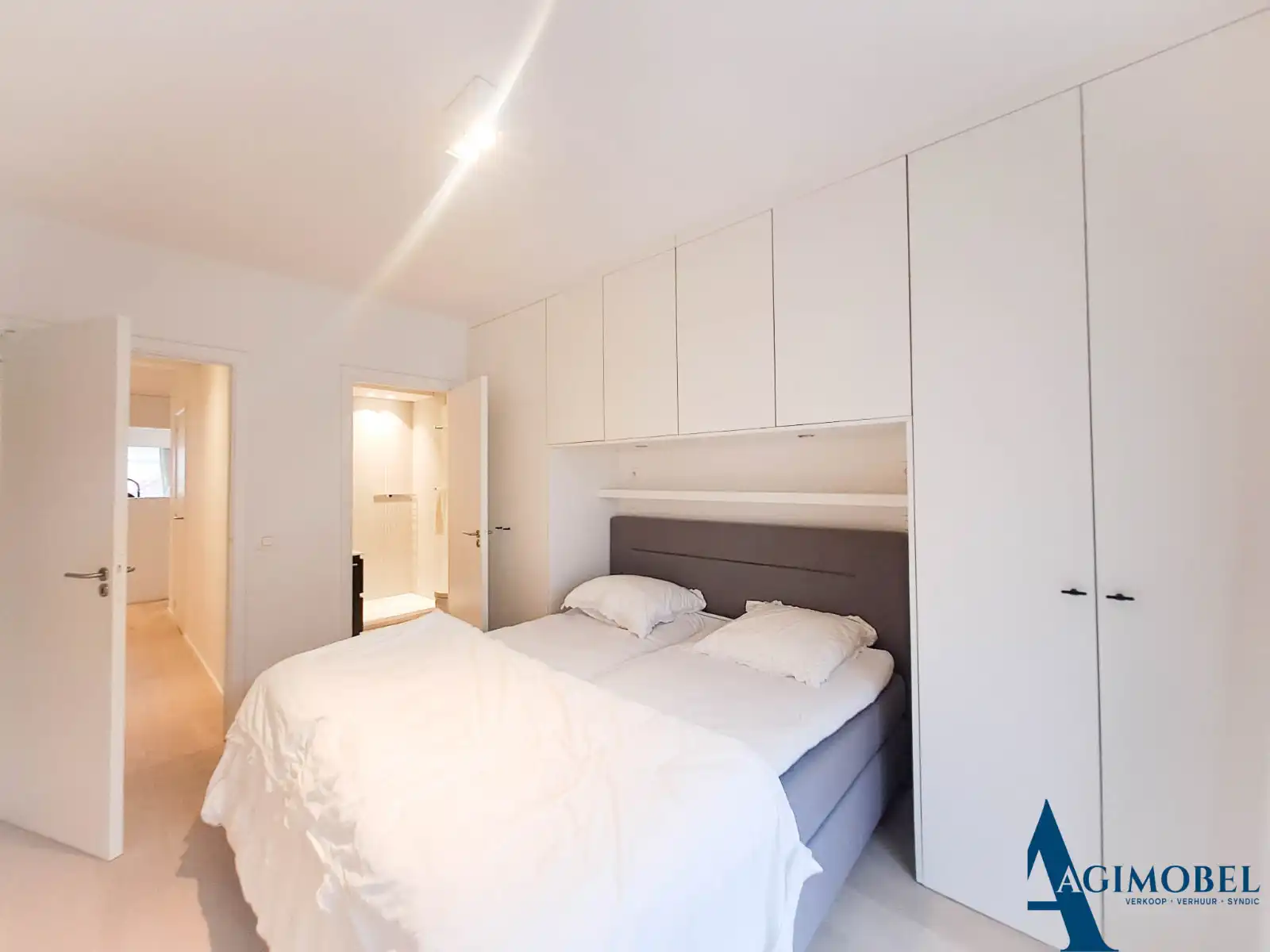 Zonnig&nbsp; 2 slaapkamer-appartement met terras en open zicht op de Nellenslaan te Knokke foto 7