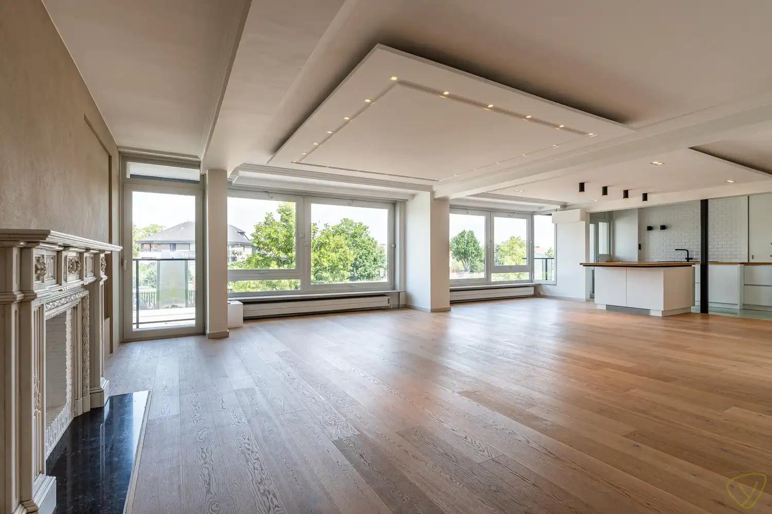Uitzonderlijk groot appartement nabij het station van Eeklo! foto 3