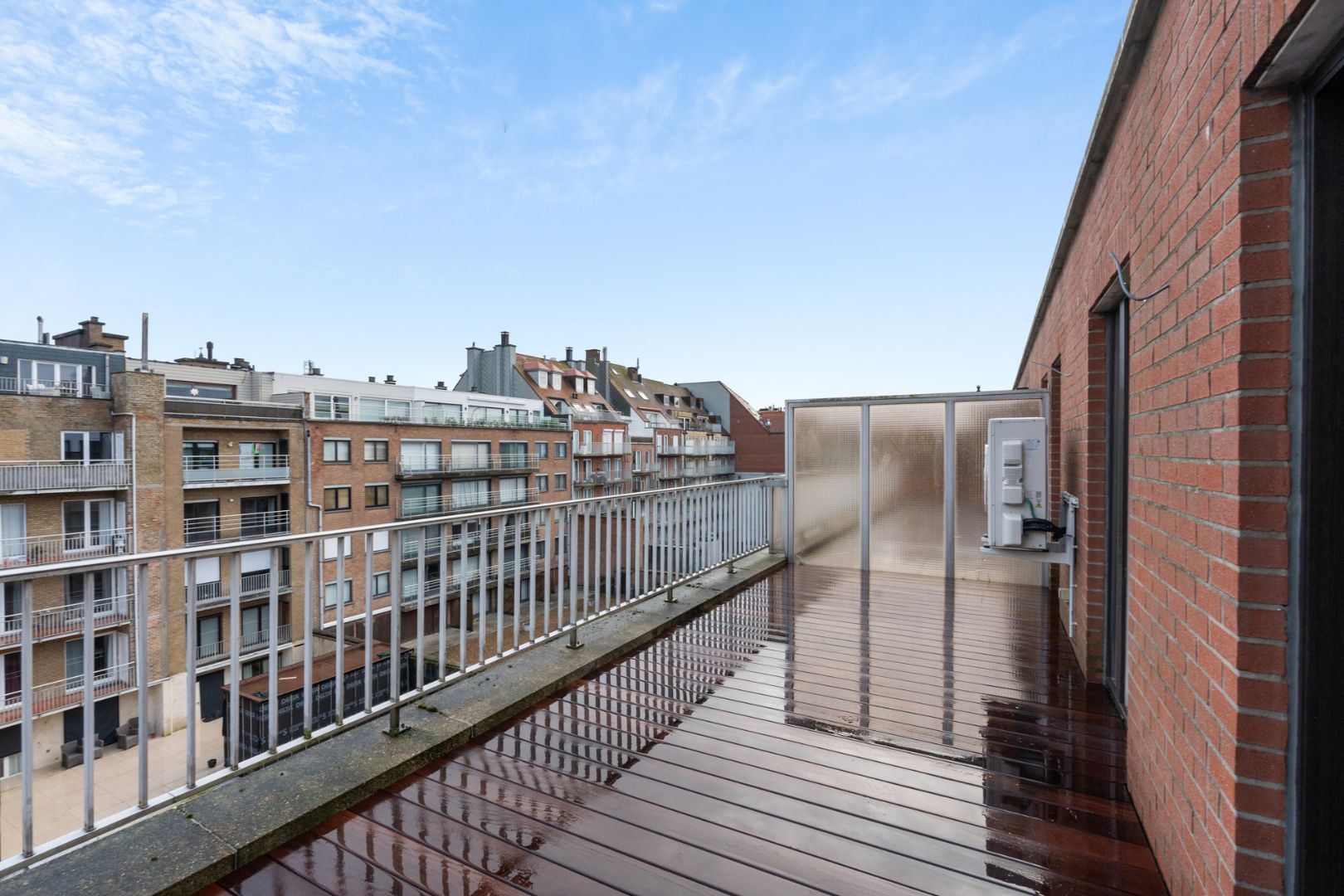 Volledig gerenoveerde penthouse met ruime terrassen en zijdelings zeezicht foto 18