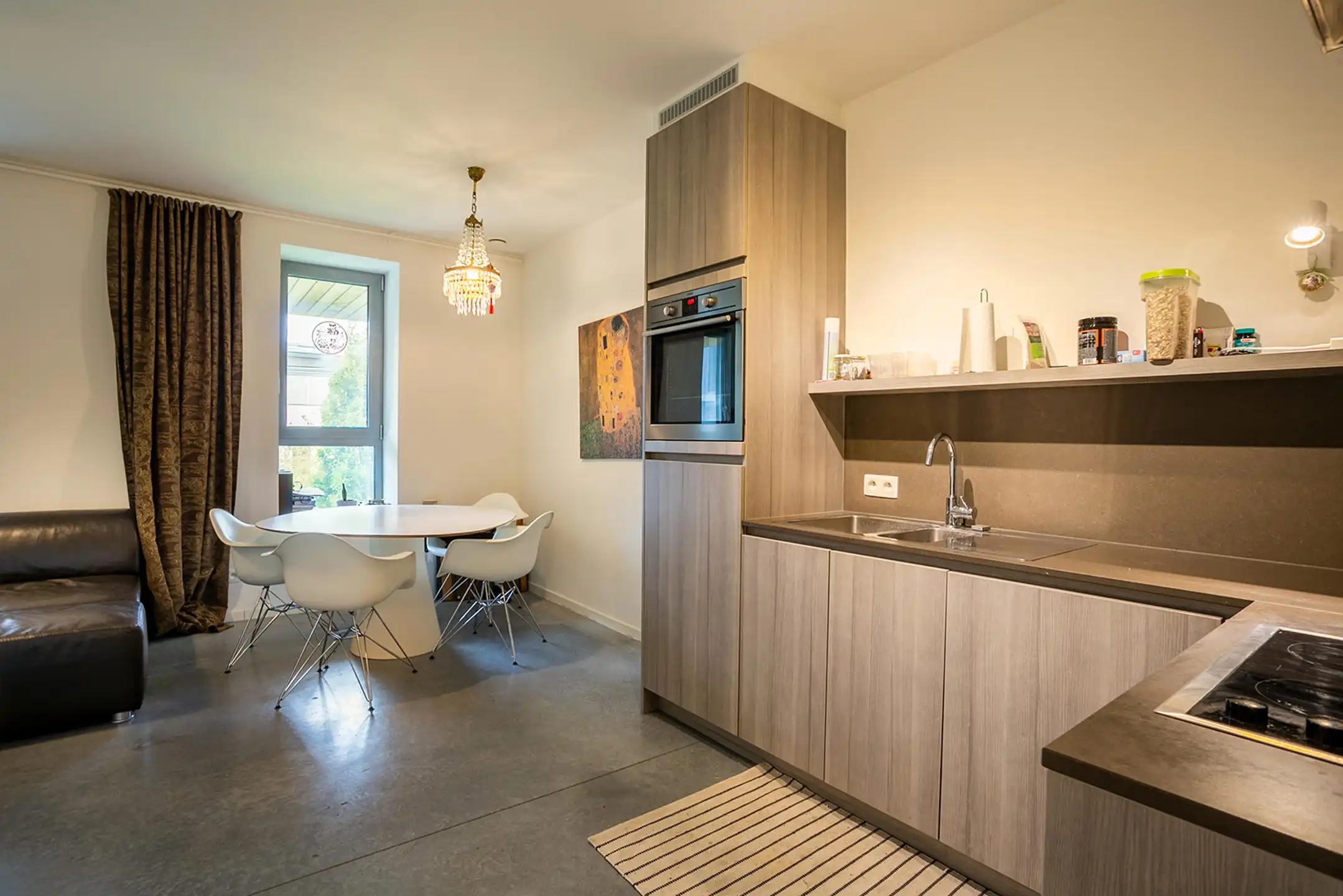 Bemeubeld éénslaapkamerappartement op Nieuw Zuid te huur foto 2