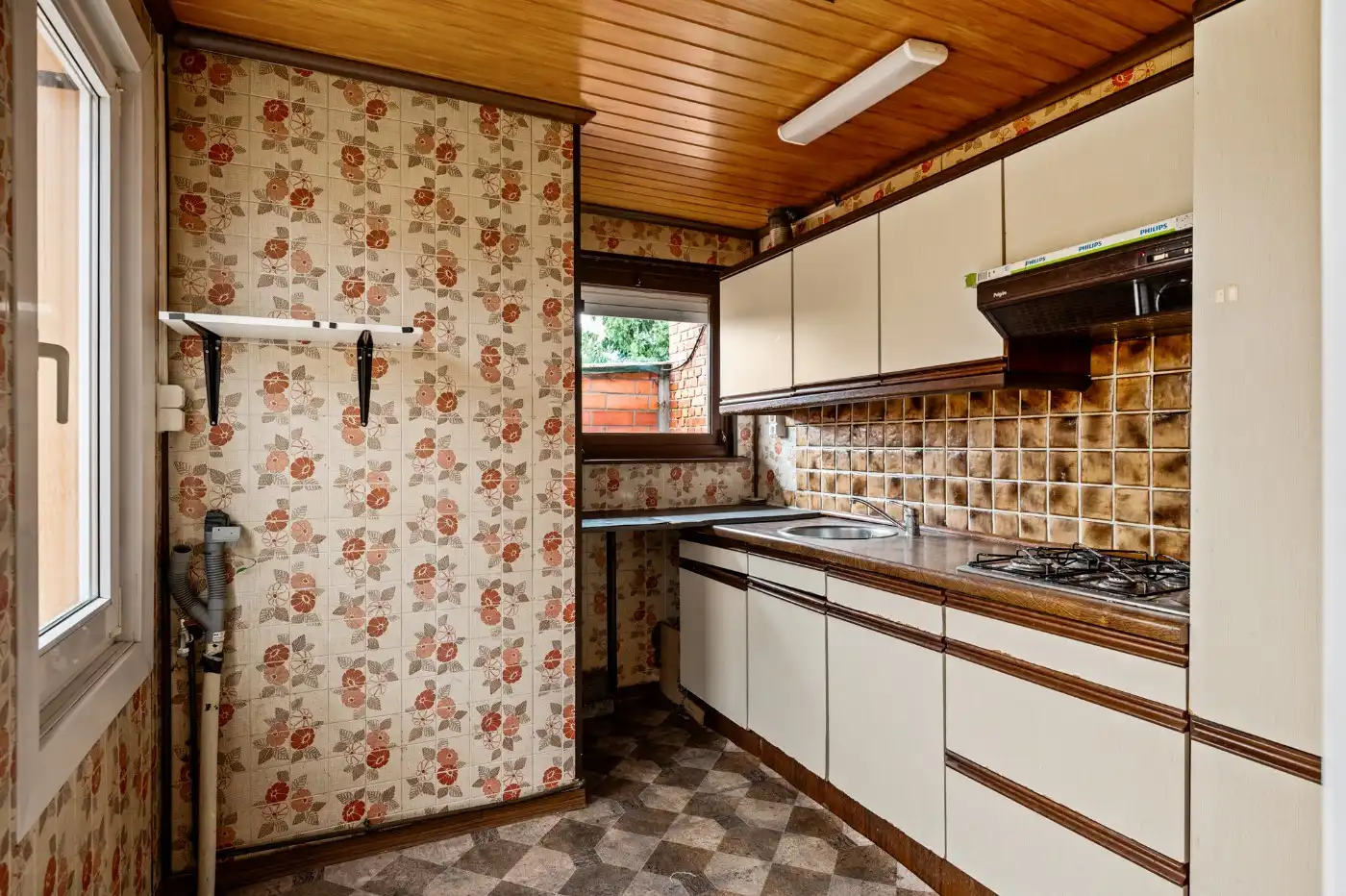 Te renoveren woning met 2 slpk. en tuin foto 8