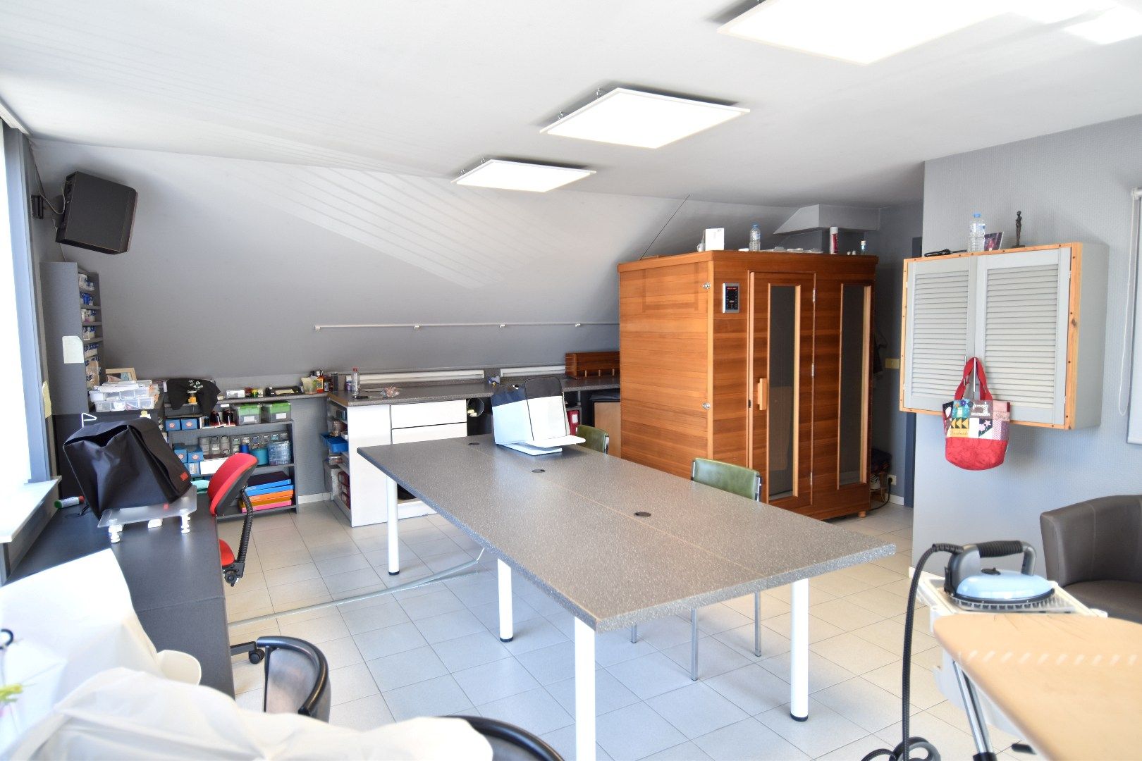 Instapklare villa met 5 slaapkamers én grote handelsruimte te koop in Gullegem foto 17