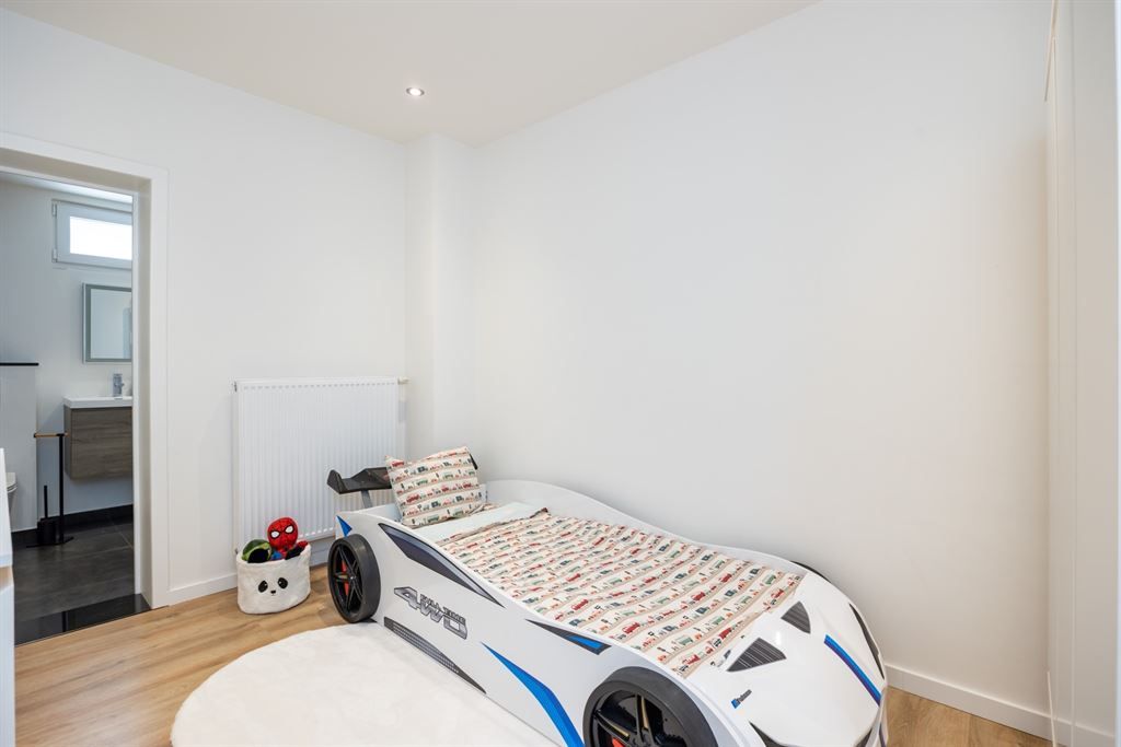 Ruime gerenoveerde woning met alle comfort foto 15