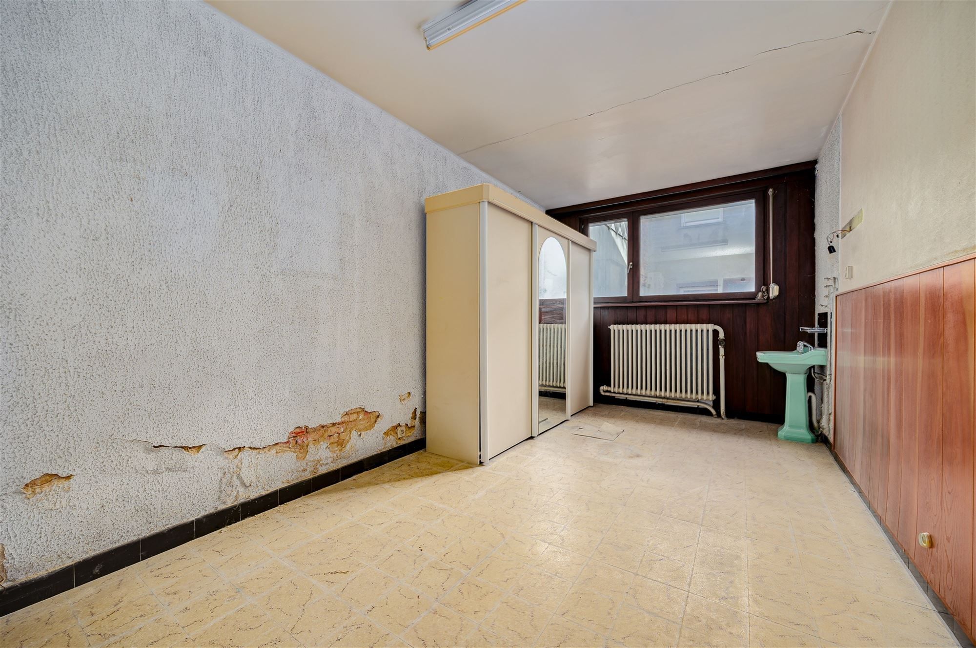 Te renoveren woning met 4 - 5 slk en garage foto 7