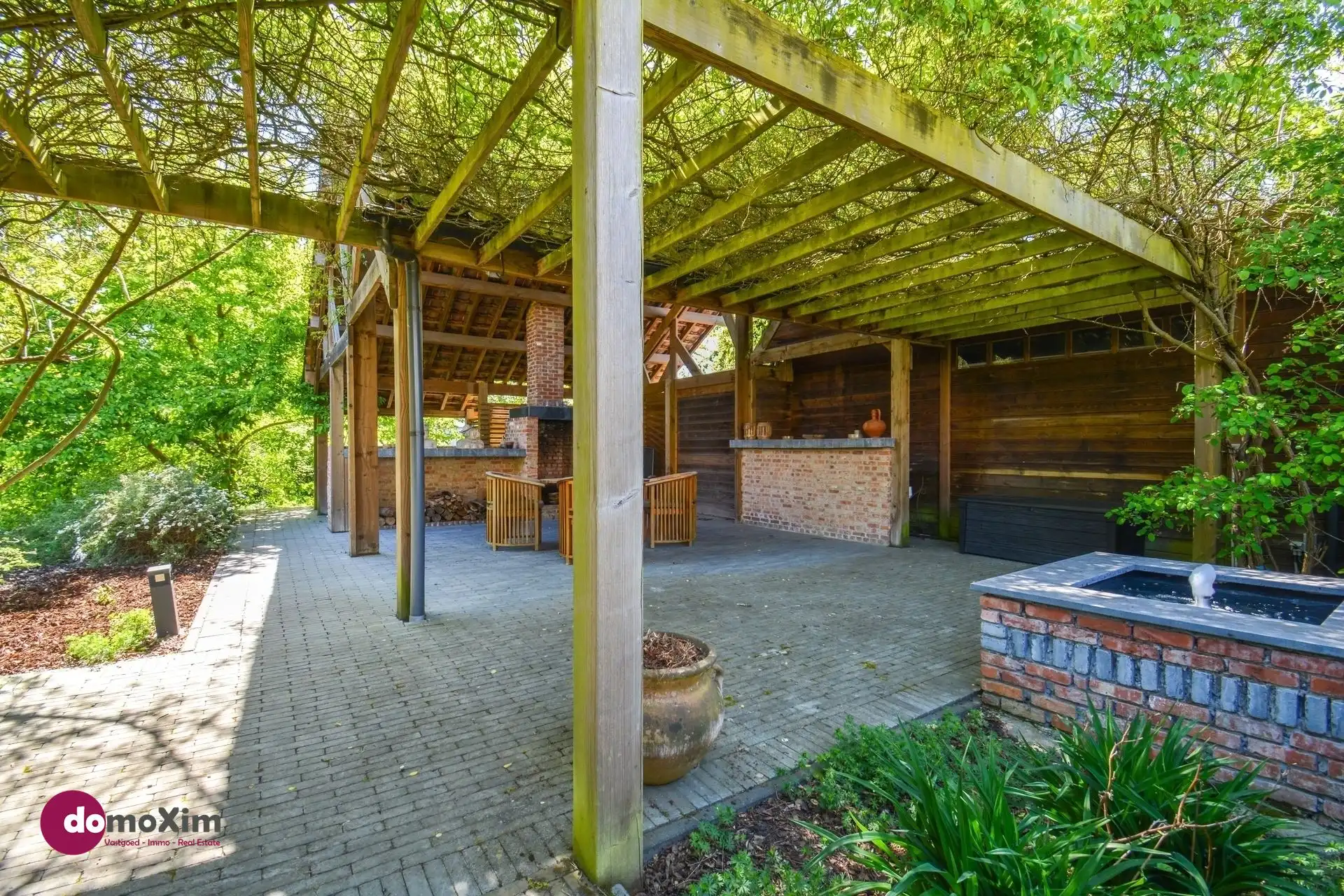Charmante halfopen bebouwing met prachtige tuin en topligging aan de vaart foto 32