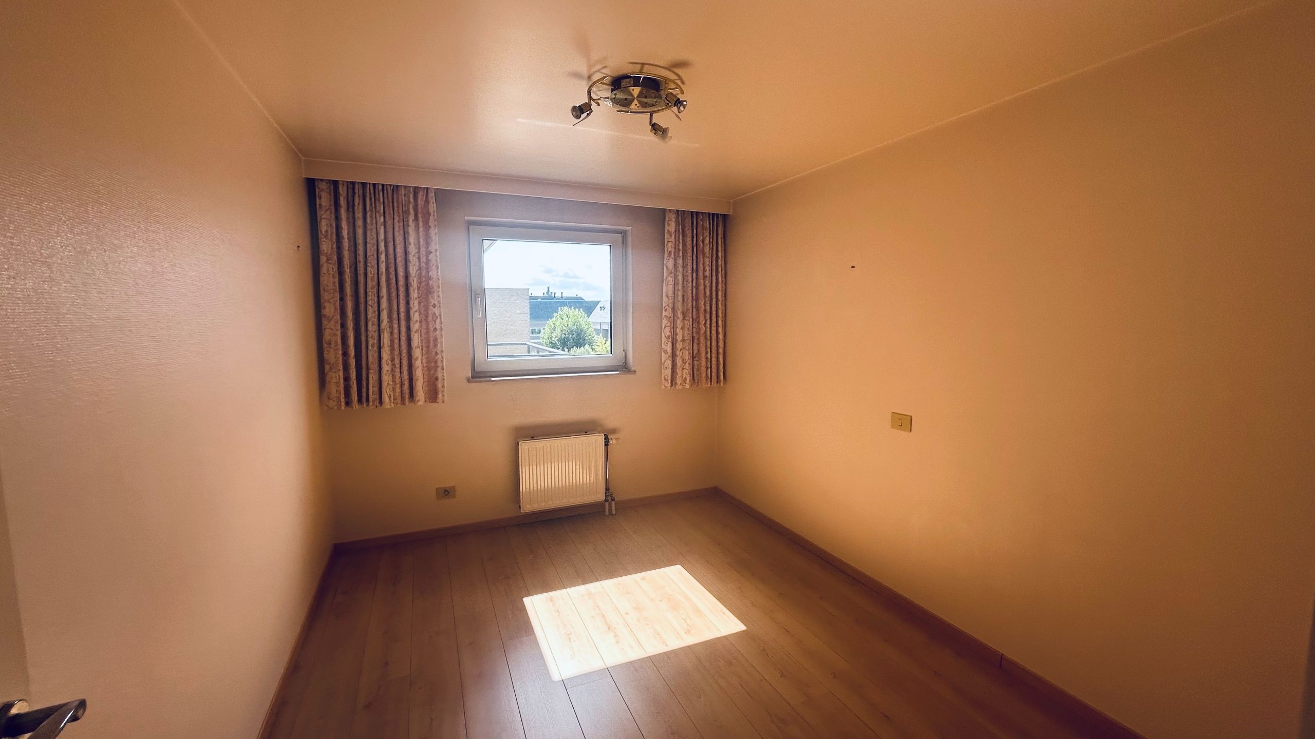 Verzorgd appartement in Deerlijk-centrum met 2 slpks., terras, autostaanplaats & kelderberging foto 7