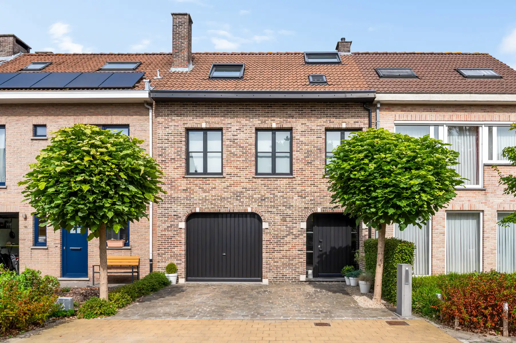 Een bel-etage met een verhaal op elke verdieping foto {{pictureIndex}}