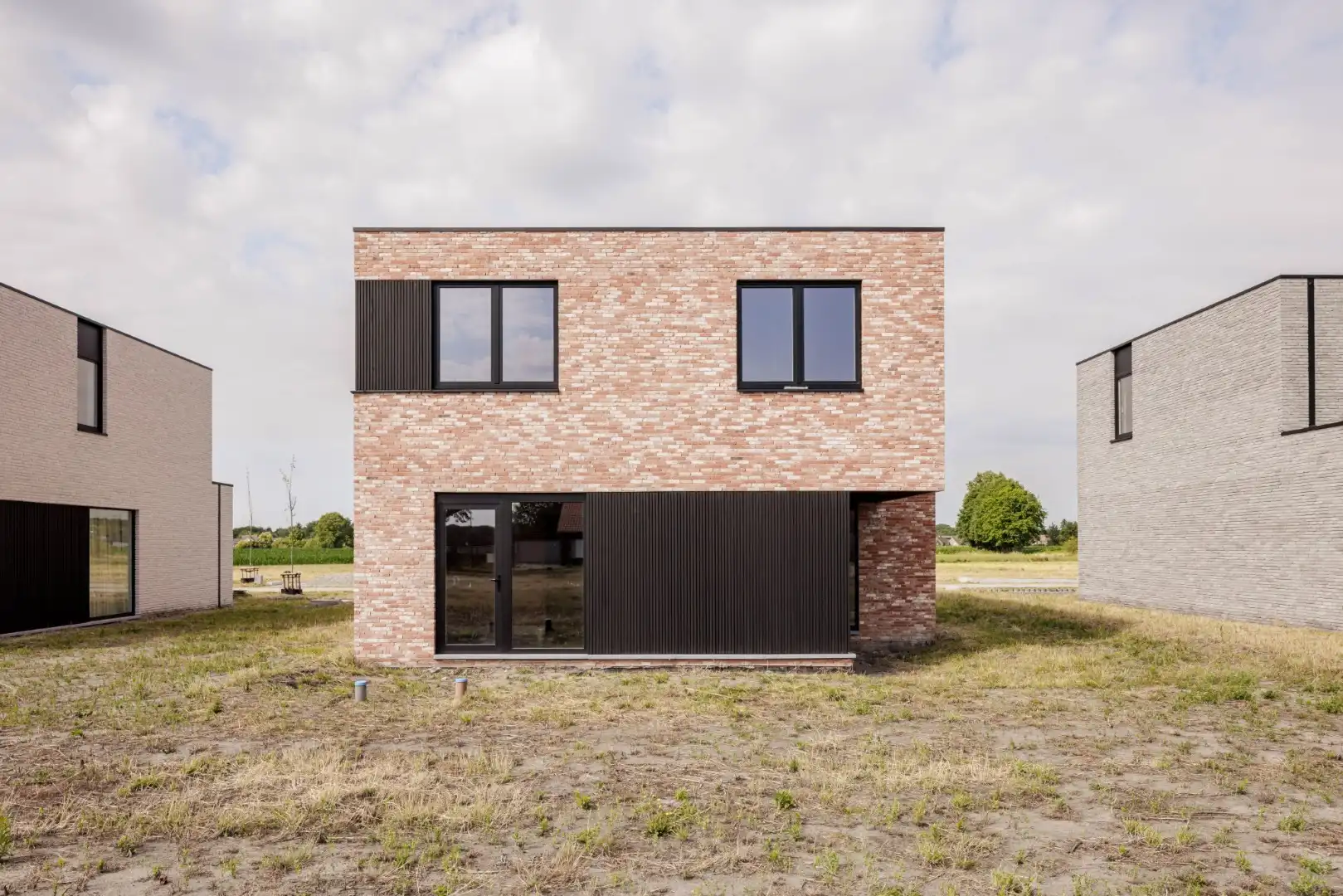 Vrijstaande nieuwbouwwoning met 3 slpk’s foto 2