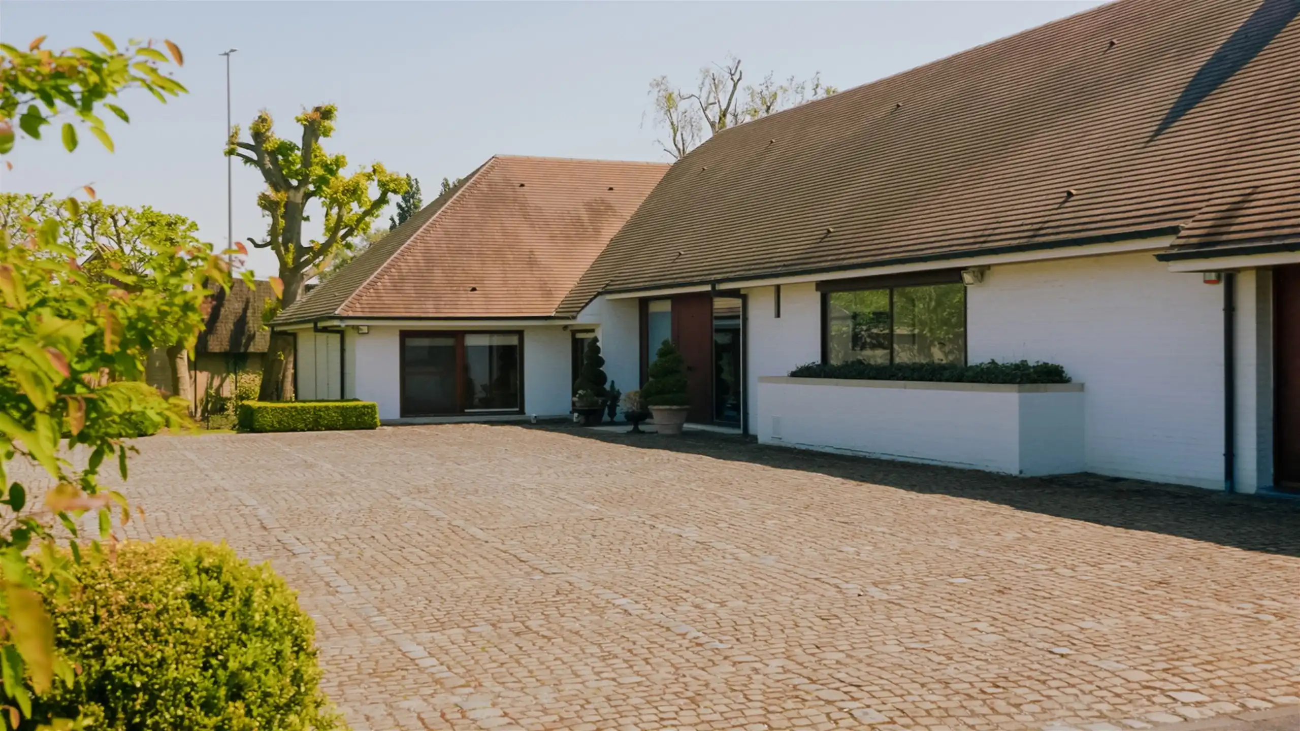 Indrukwekkend Vastgoed op 3.667 m² met dubbele garage foto 3