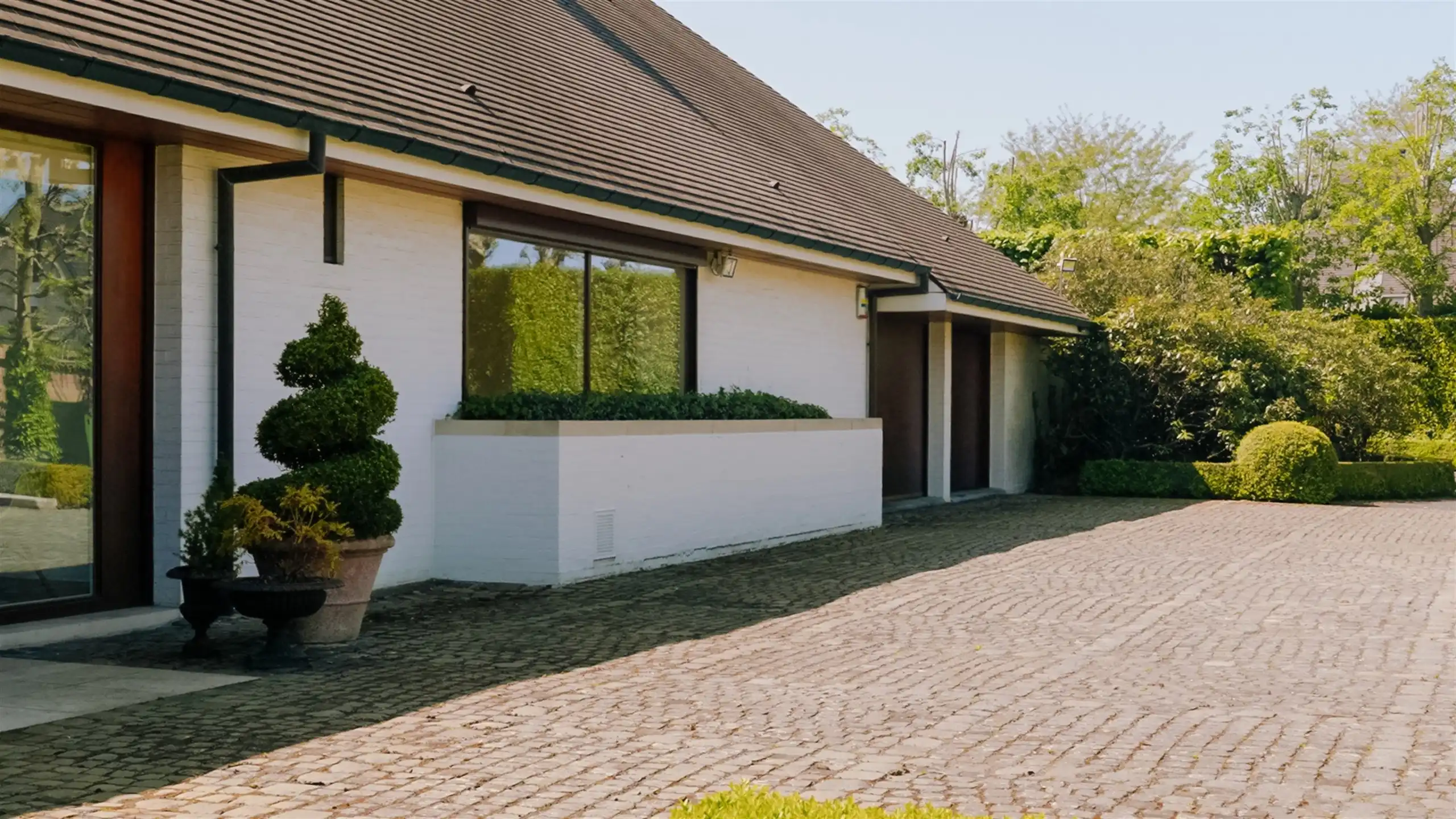 Indrukwekkend Vastgoed op 3.667 m² met dubbele garage foto 3