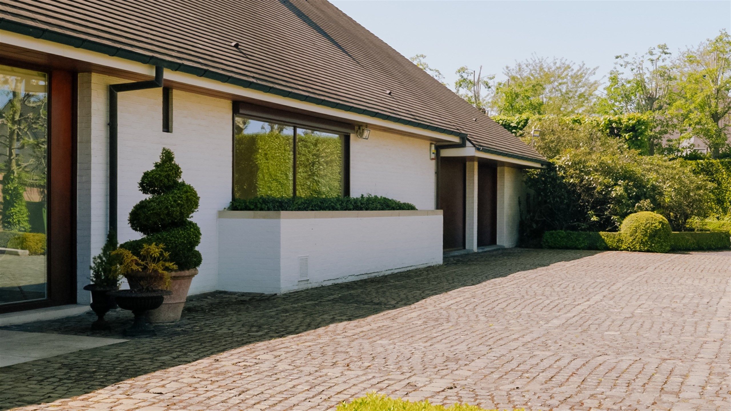 Indrukwekkend Vastgoed op 3.667 m² met dubbele garage foto 3