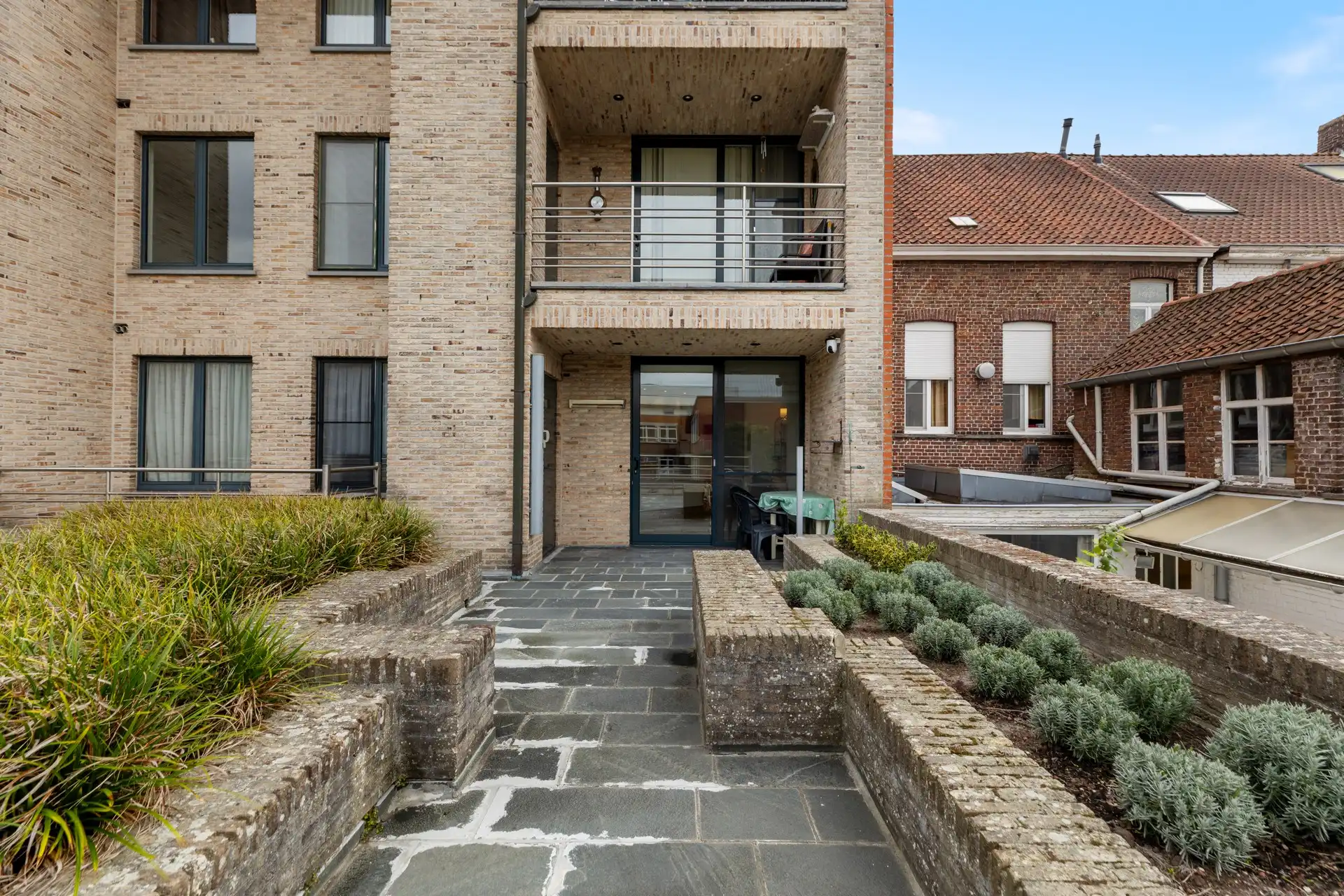 Instapklaar en energiezuinig appartement in hartje Izegem foto 3