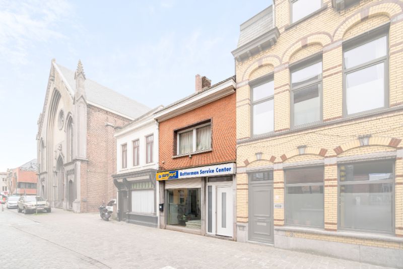 Ruime woning met handelsruimte/bureel vooraan foto 15
